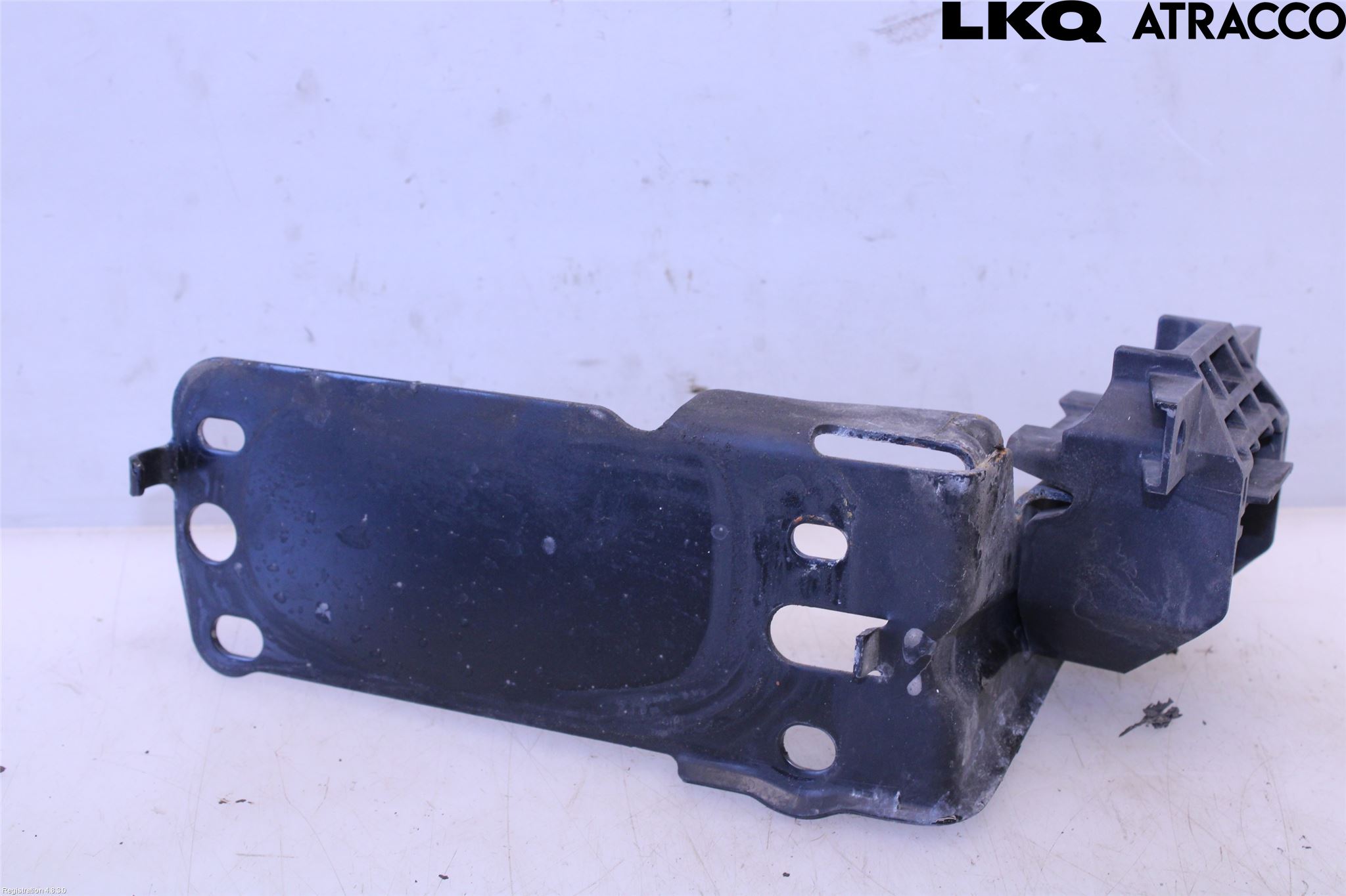 BMW 3 E90/91 SED/TOU 05-12 Radiator Feste - Ramme - Bjelk