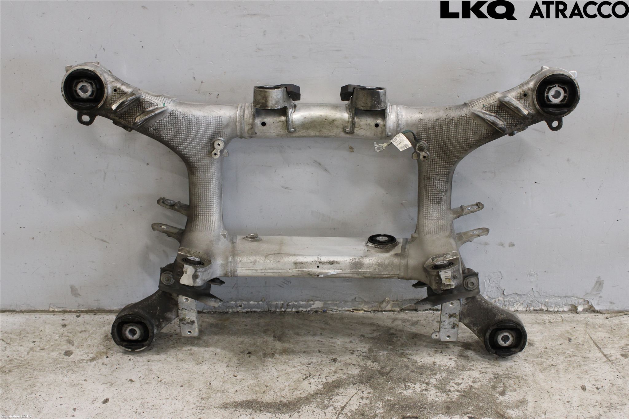 BMW 5 G30/G31/F90 17-23 Bakaksel Feste Travers-Ramme
