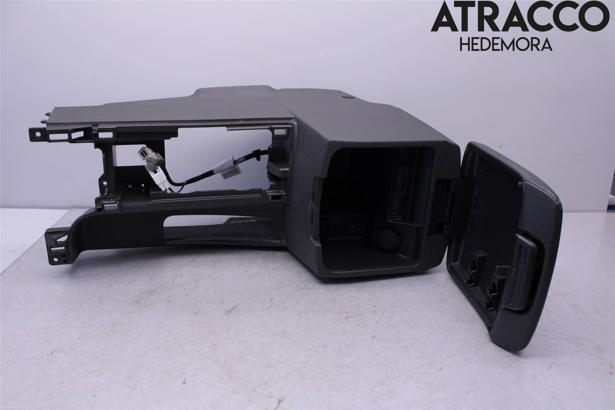 Nissan NAVARA 05-16 Innr Konsoll-Lomme