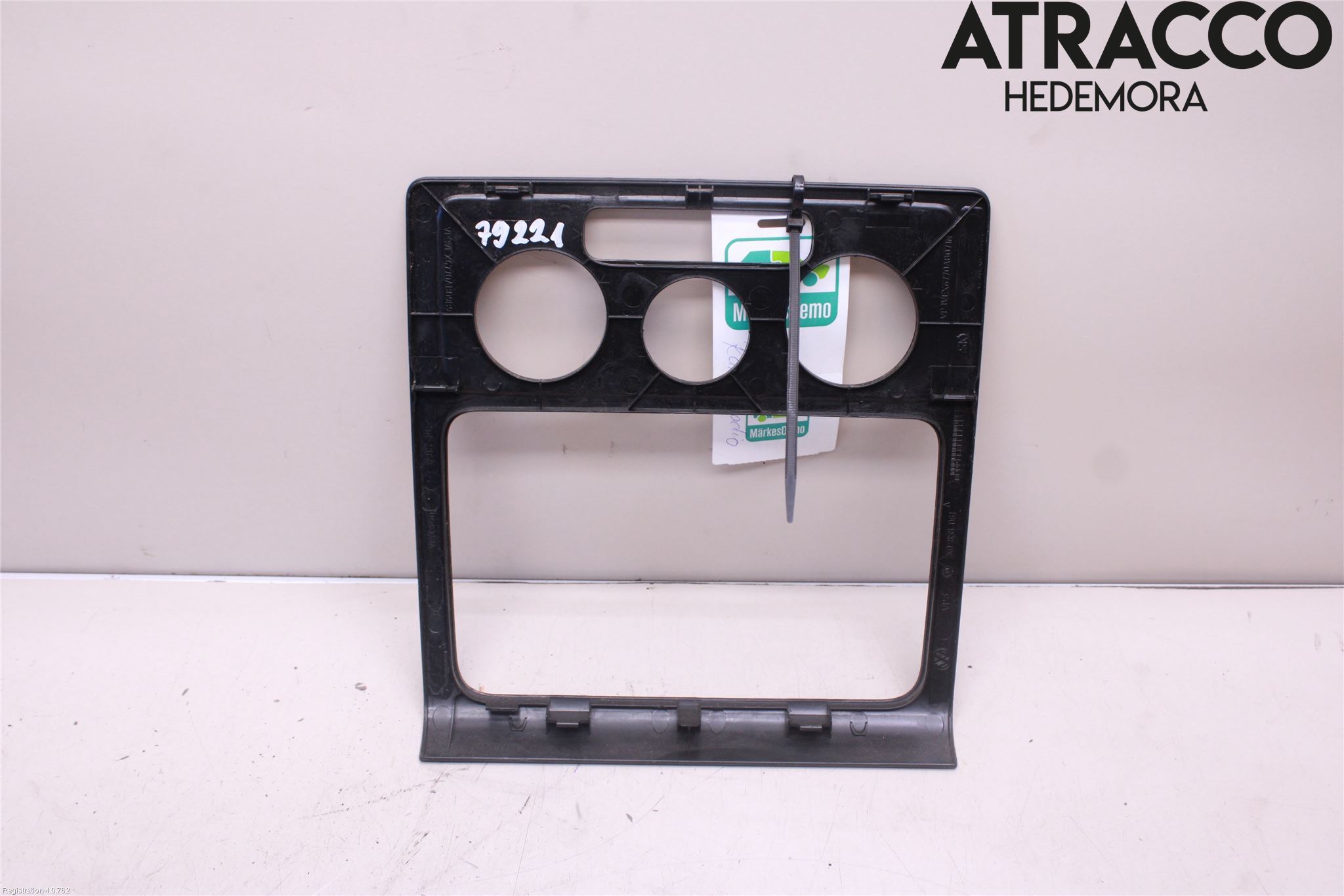 Volkswagen VW CADDY      04-10 Innr Radio Ramme
