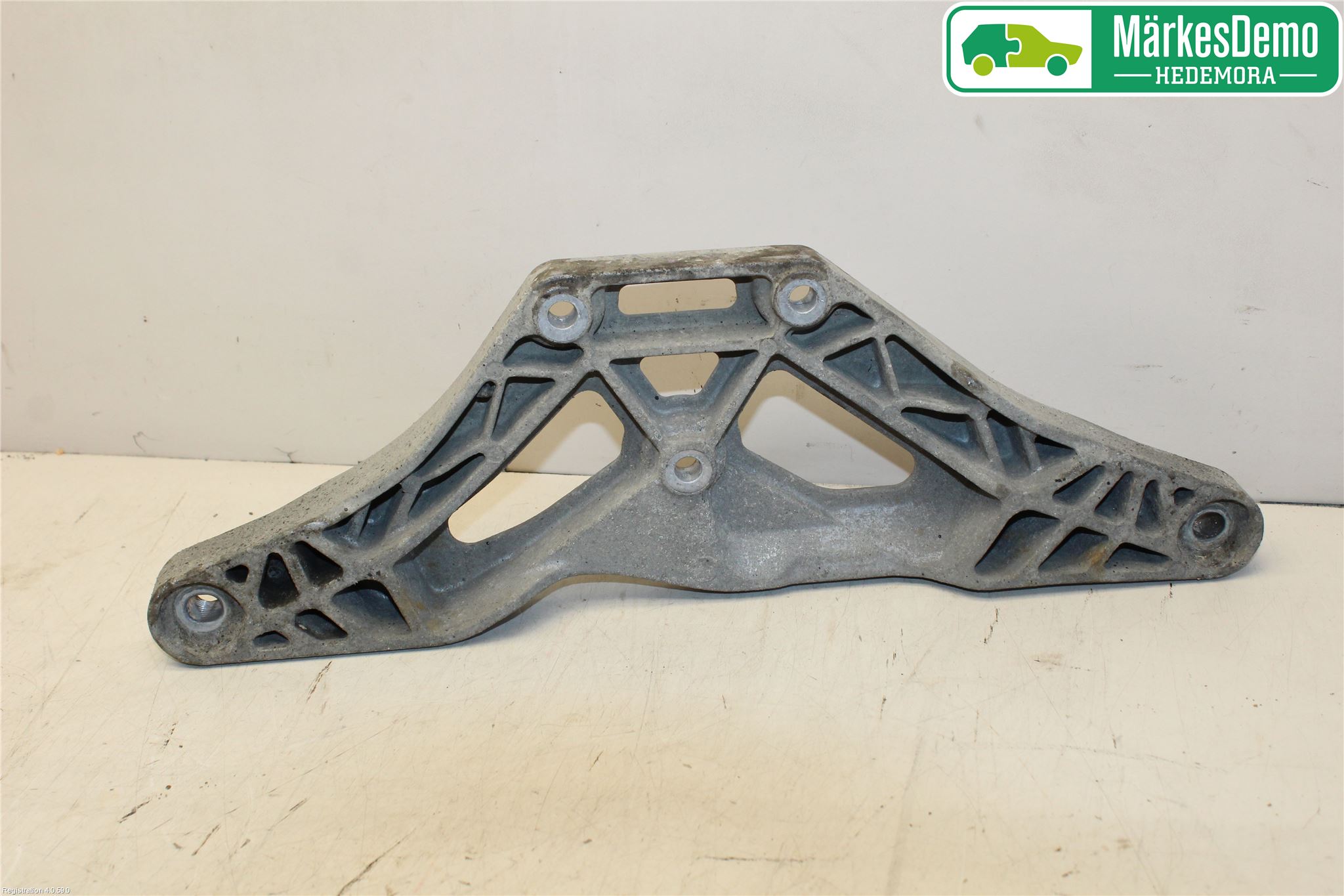 Audi A6/S6     05-11 Bakaksel Feste