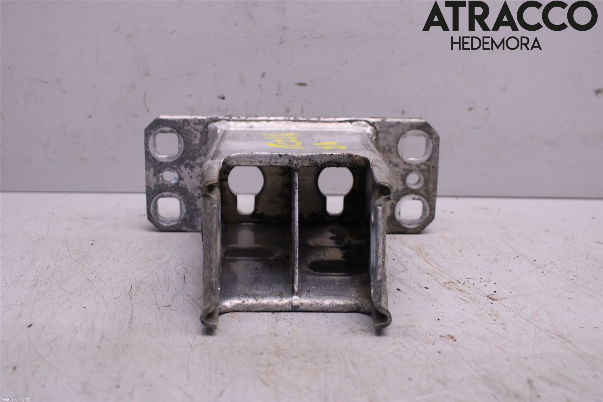 BMW 5 E60/61 Sed/Tou 02-10 Støtfanger Foran Feste