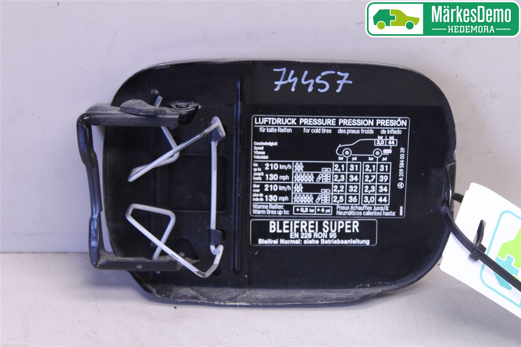 Mercedes-Benz MB CLK (C209) 02-09 Drivstoff Tankluke