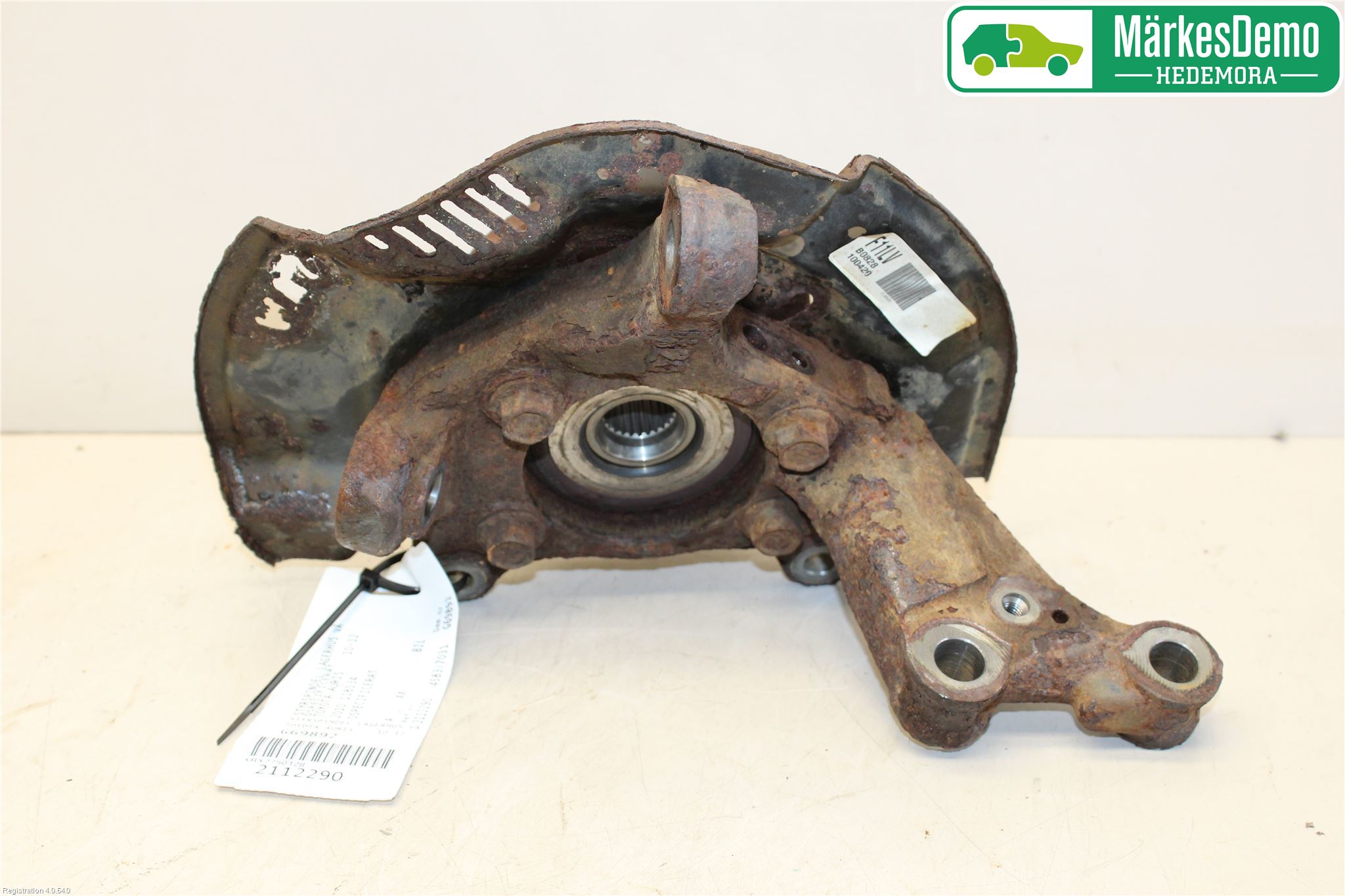 Toyota AURIS 10-12 Spindel Vf