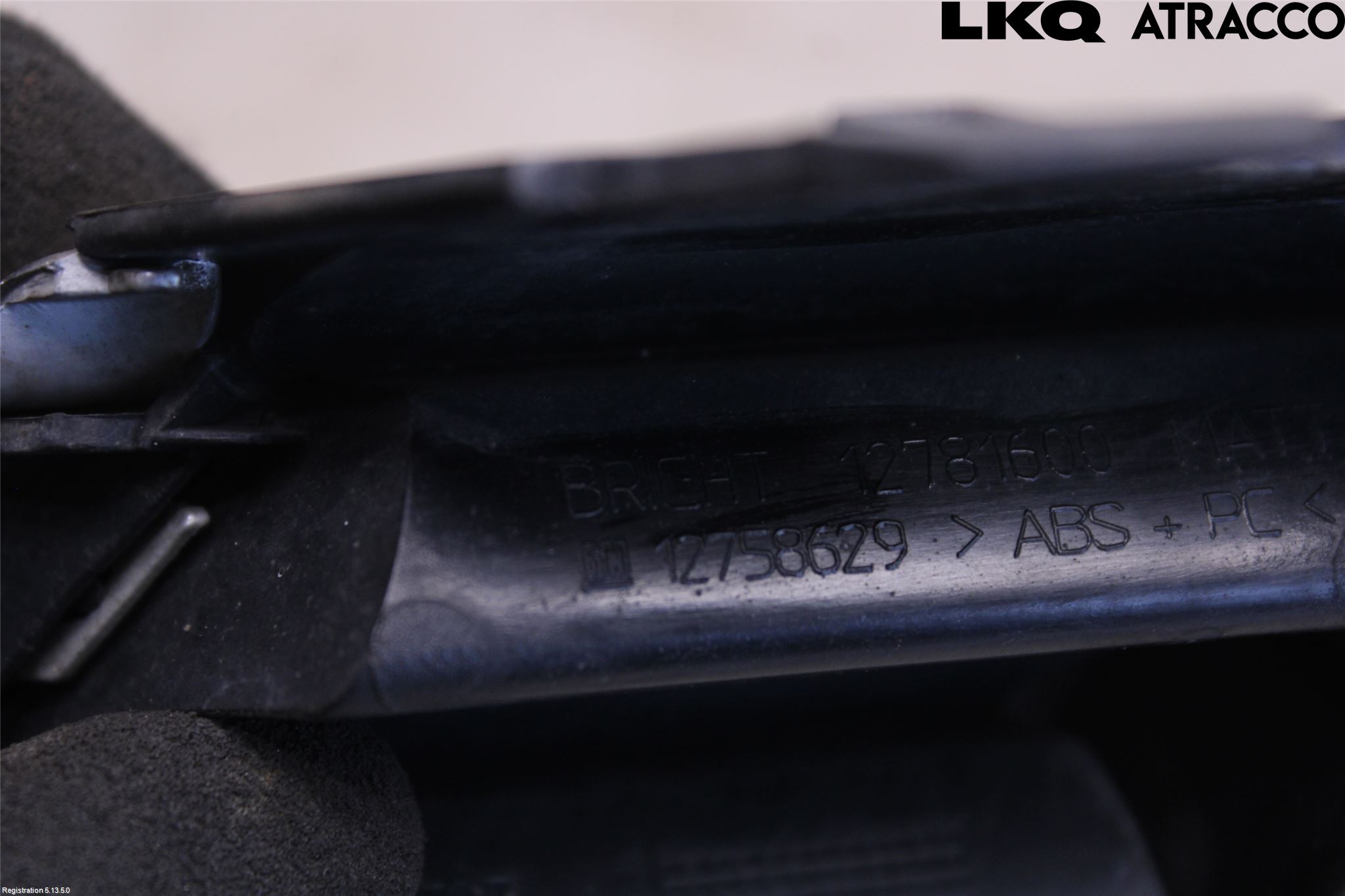 Saab 9-5     06-10 Frontlykt Ramme H Lyktering