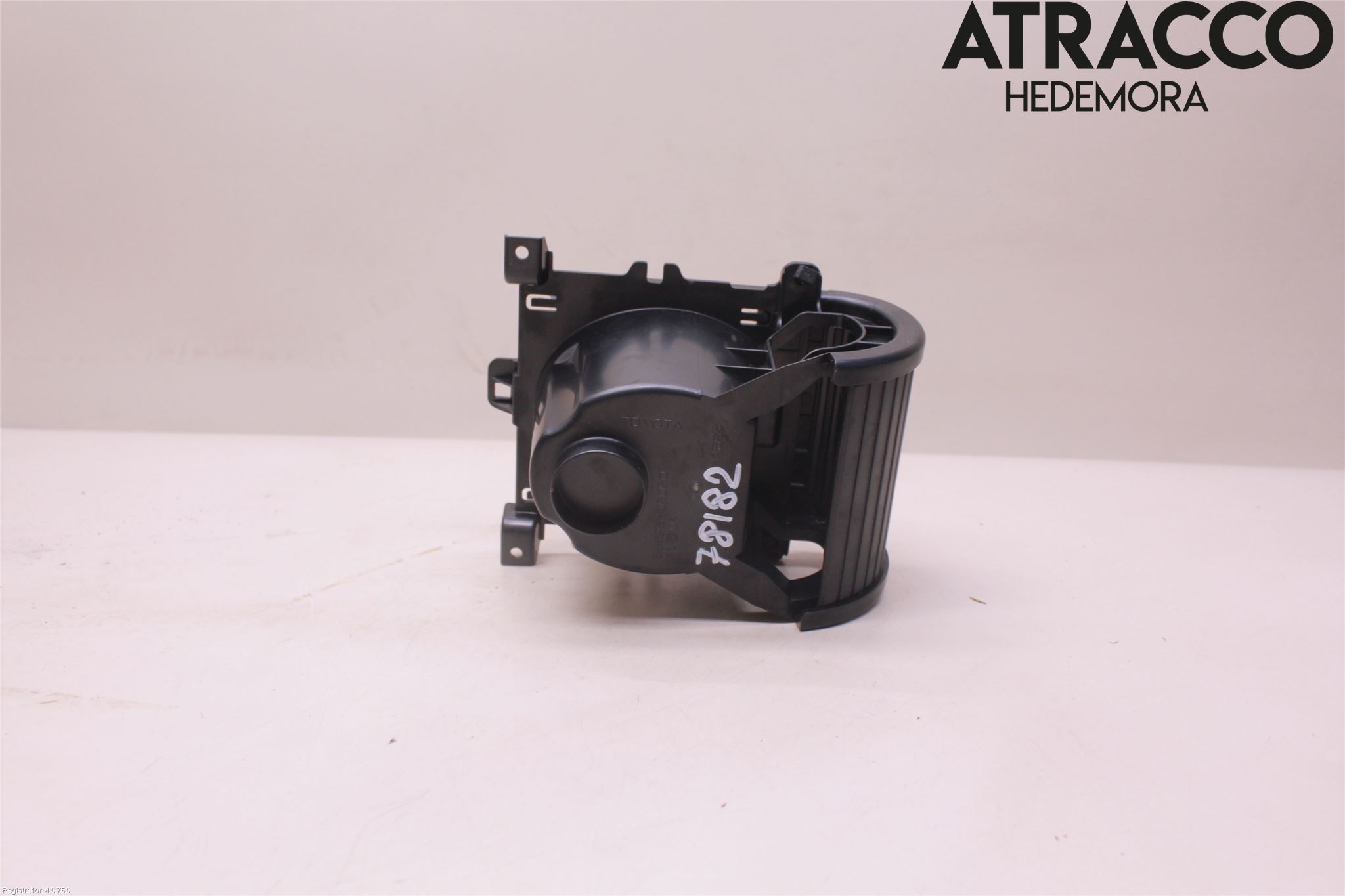 Toyota AVENSIS 16-18 Innr Koppholder