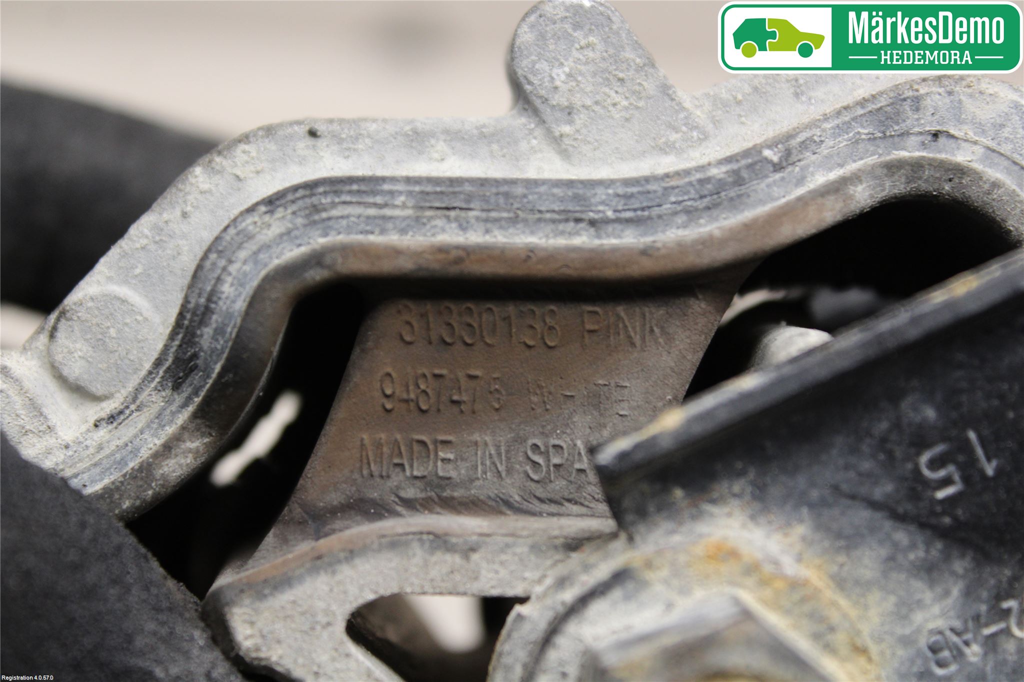 Volvo XC70 14-16 Motor Feste Gummi