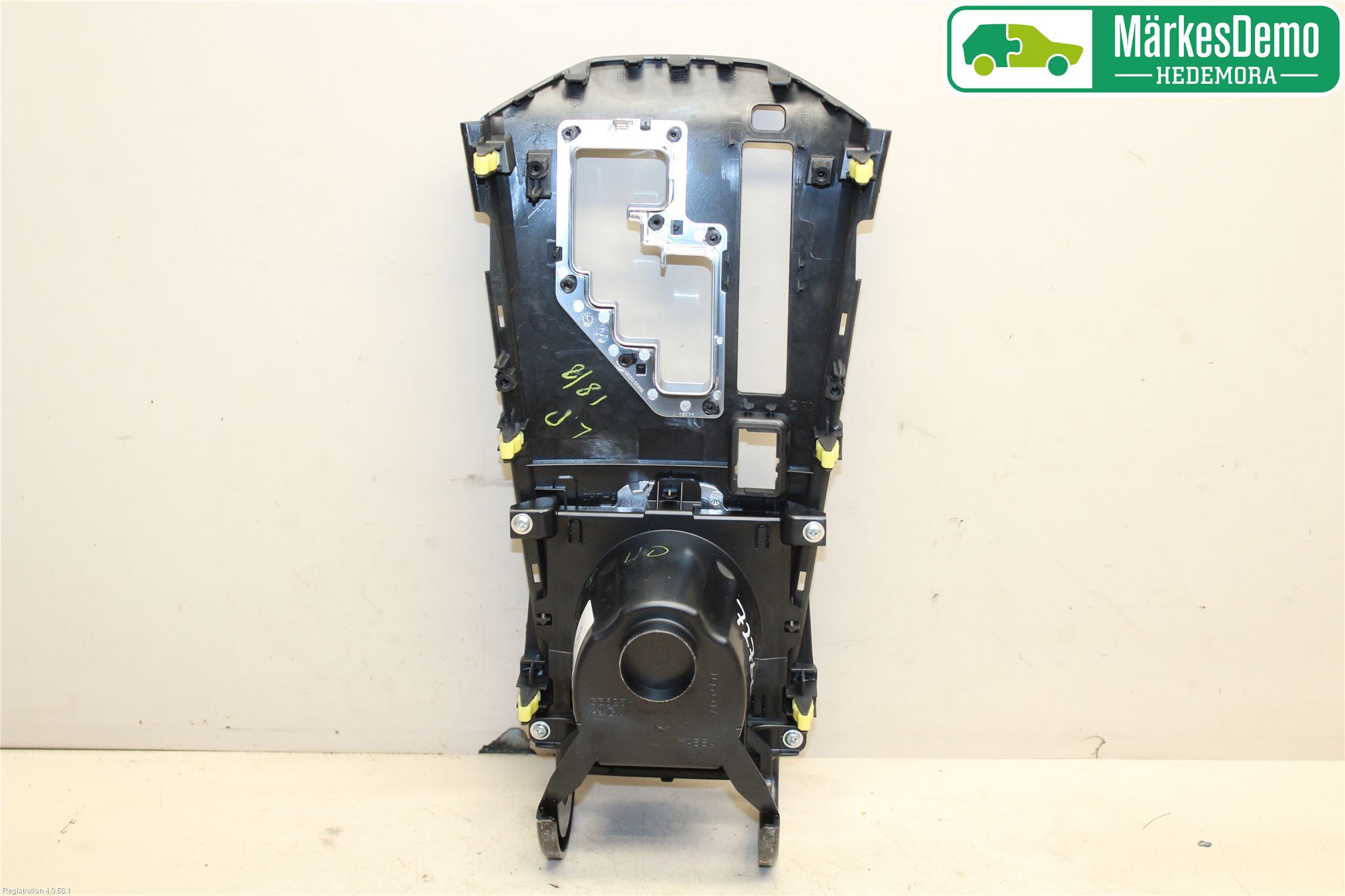 Toyota AVENSIS 16-18 Innr Koppholder