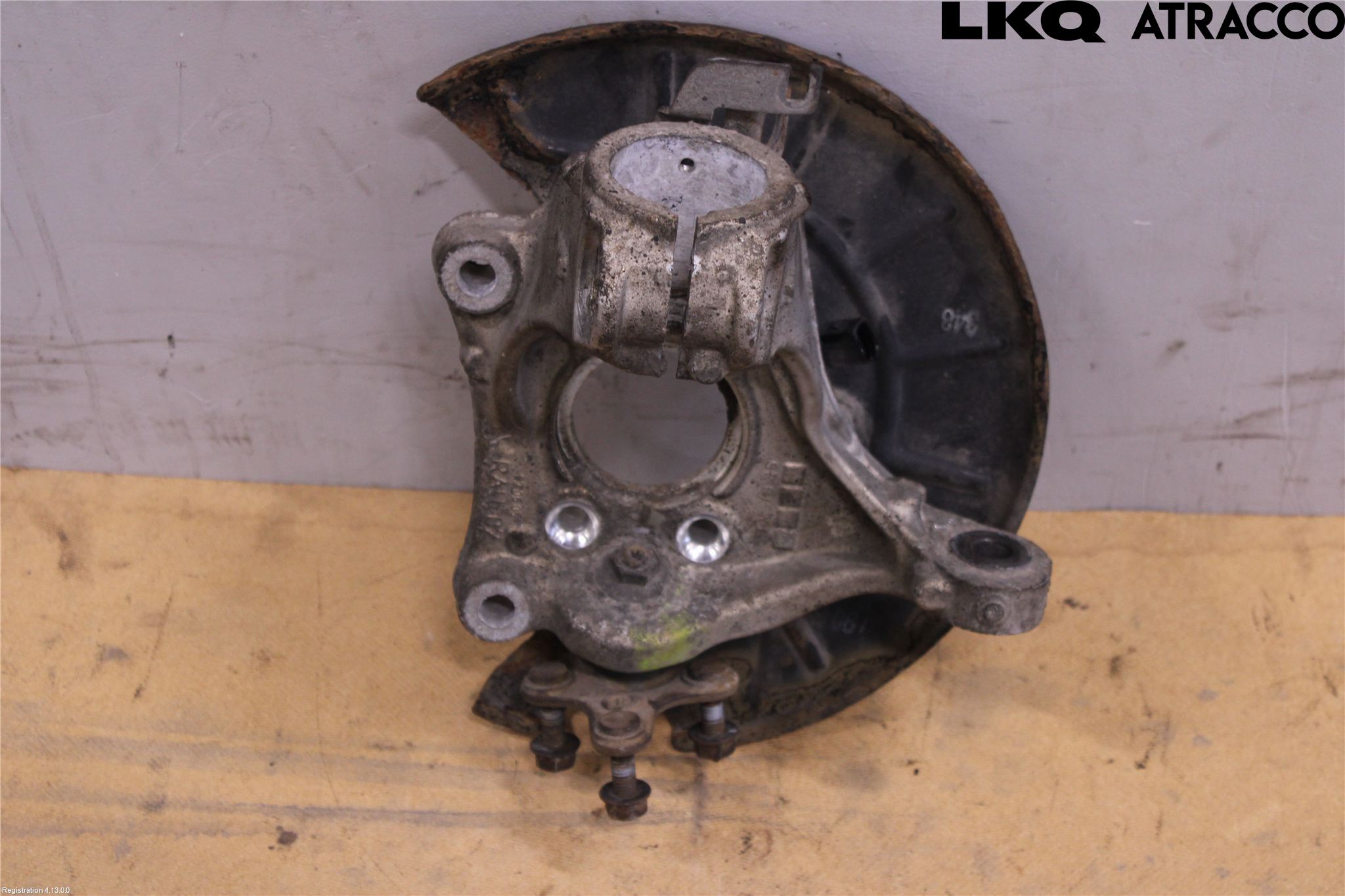 Volkswagen VW PASSAT 11-14 Spindel Hf
