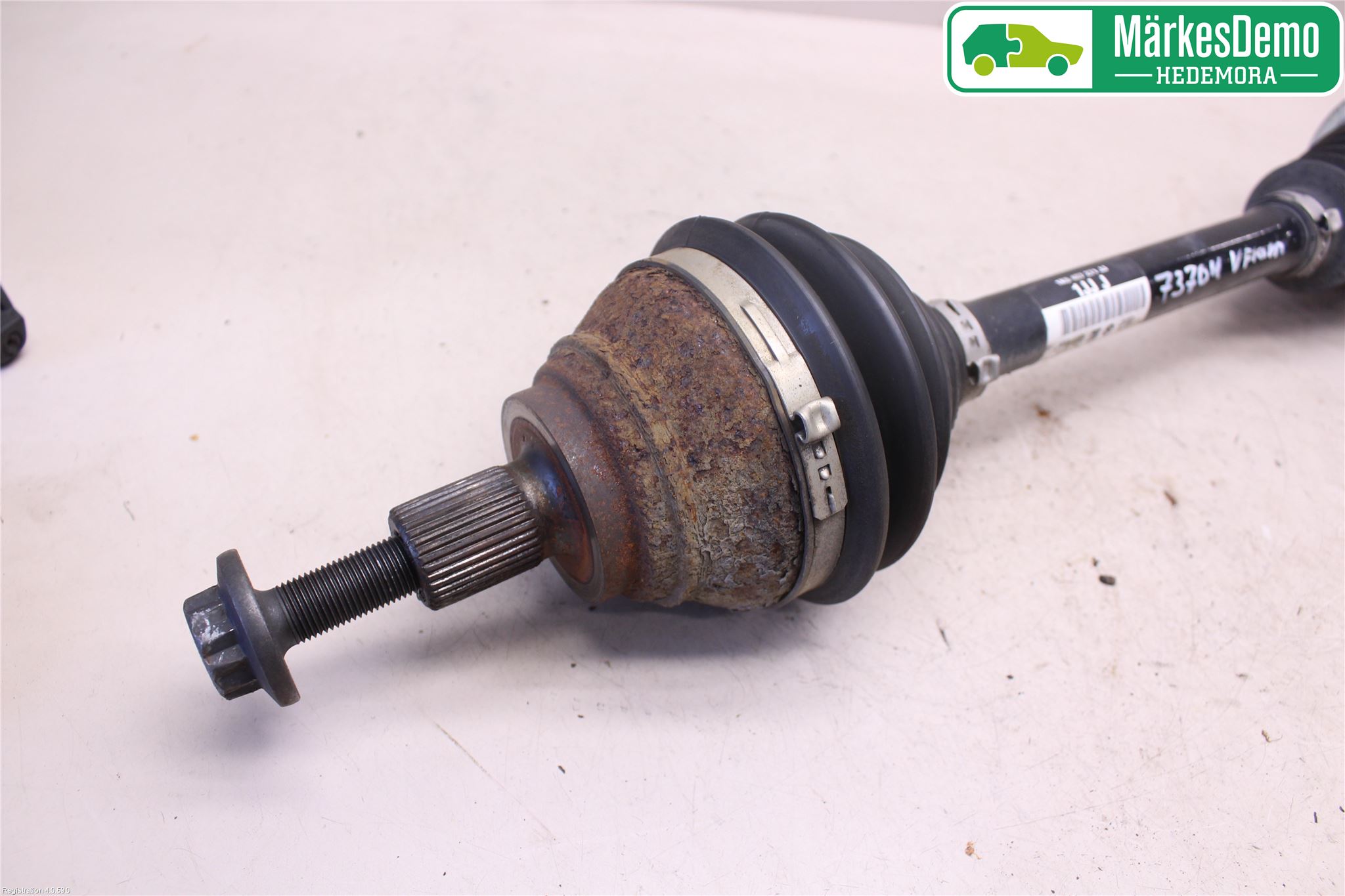 Volkswagen VW GOLF VI 09-13 Drivaksel Foran Kompl Venstre