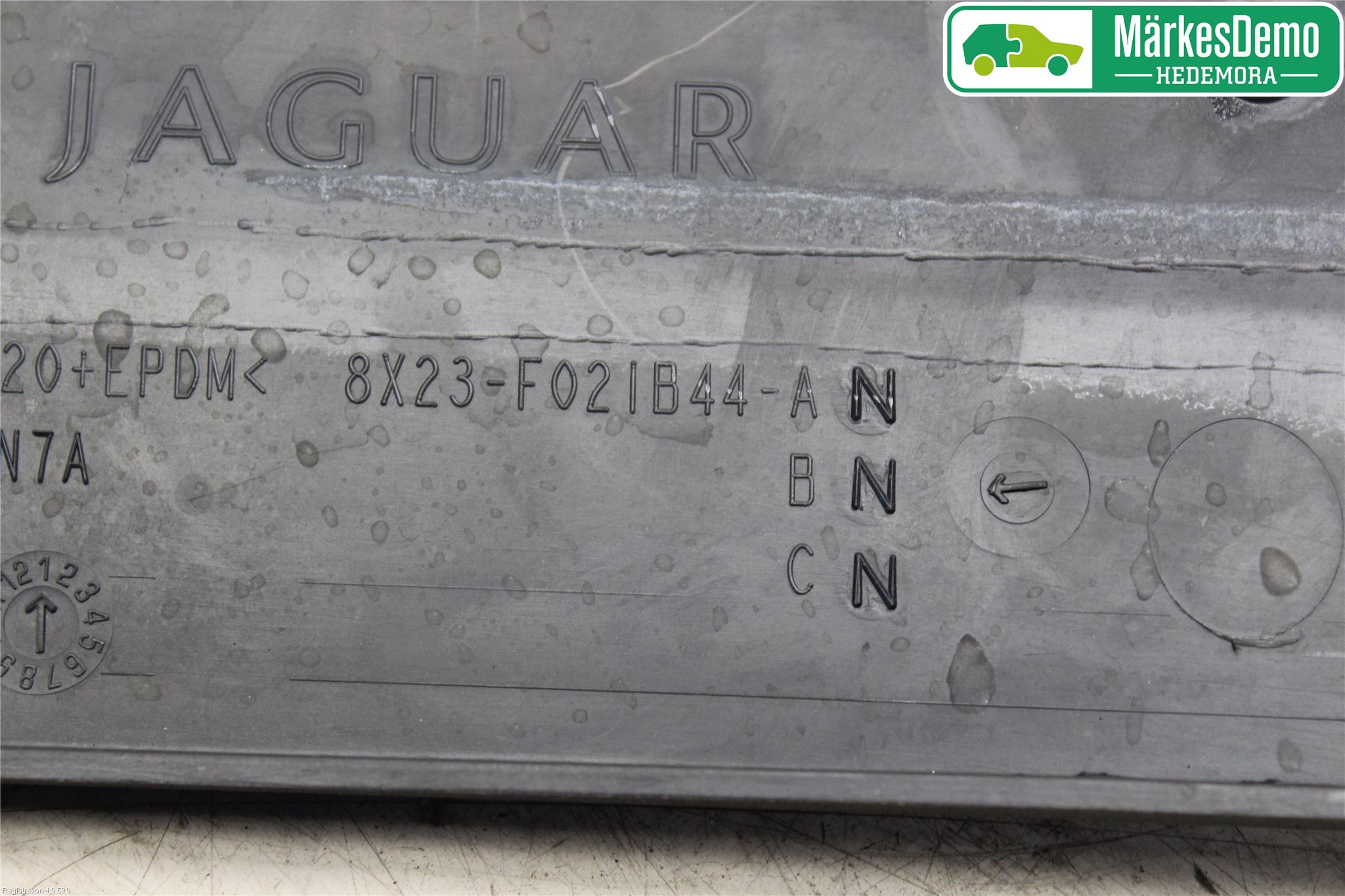 Jaguar XF 08-15 Visker Deksel-Grill-Under Frr