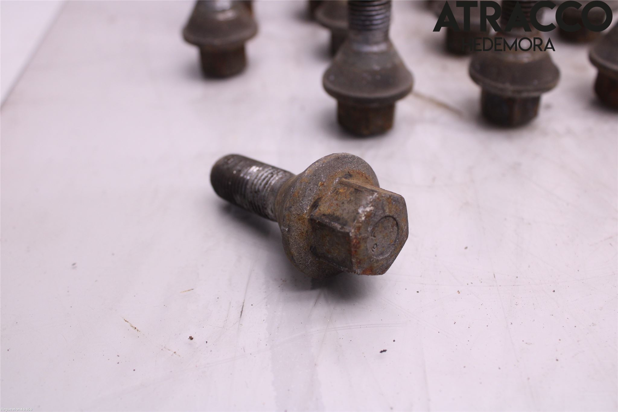 Opel VIVARO 01-14 Hjulmutter - Bolt - Sett