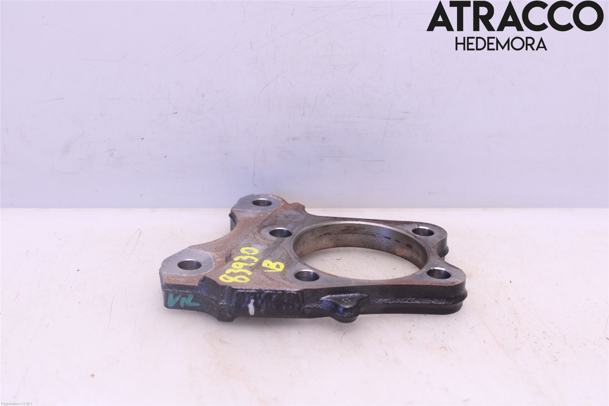 Toyota YARIS CROSS XP21 21- Spindel Vb