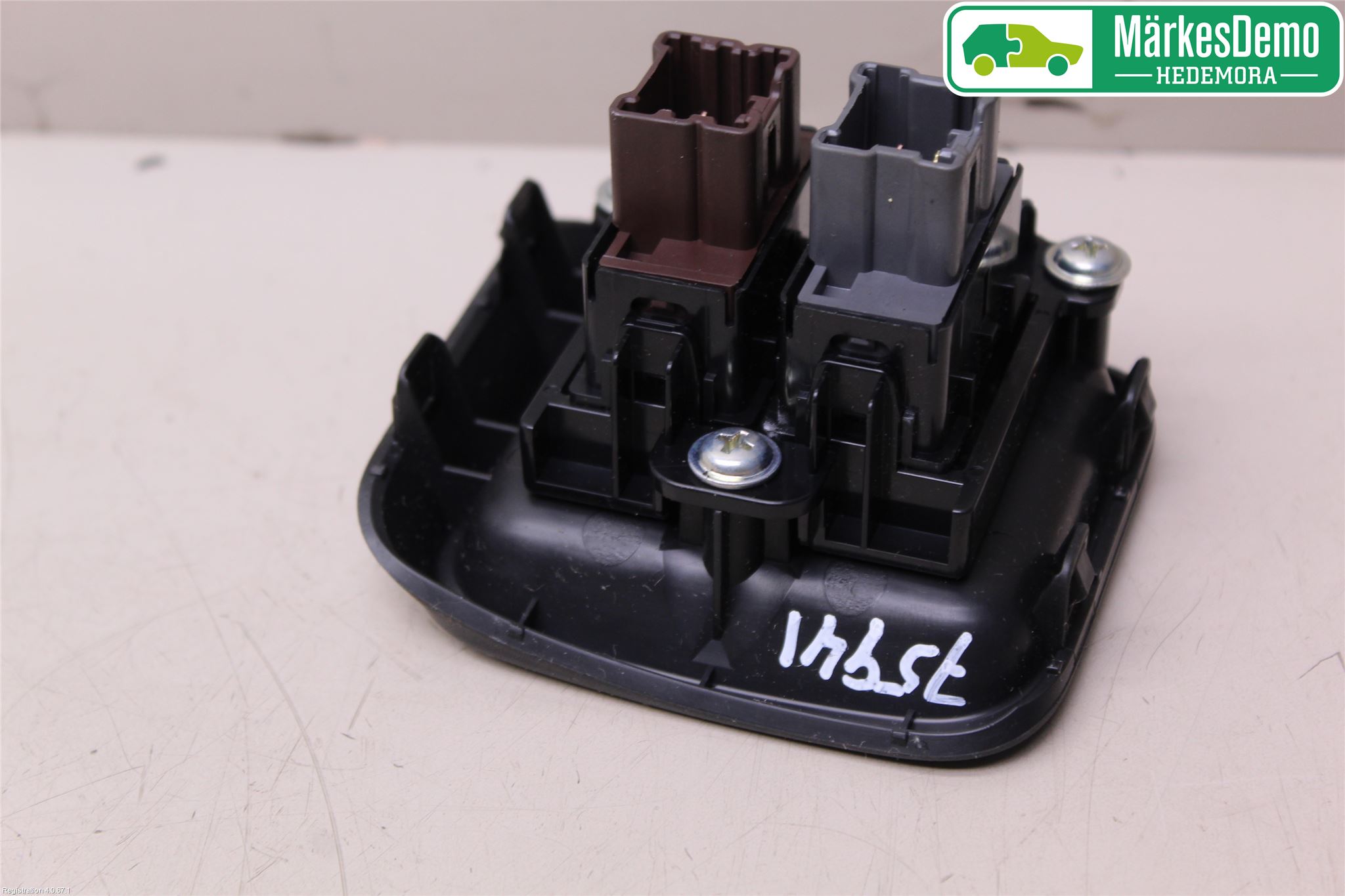 Nissan JUKE 10-14 Bryter Varmesete