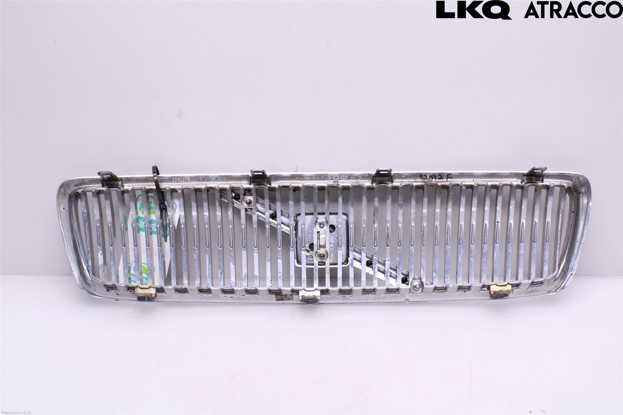 Volvo V70 00-04 Grill Komplett