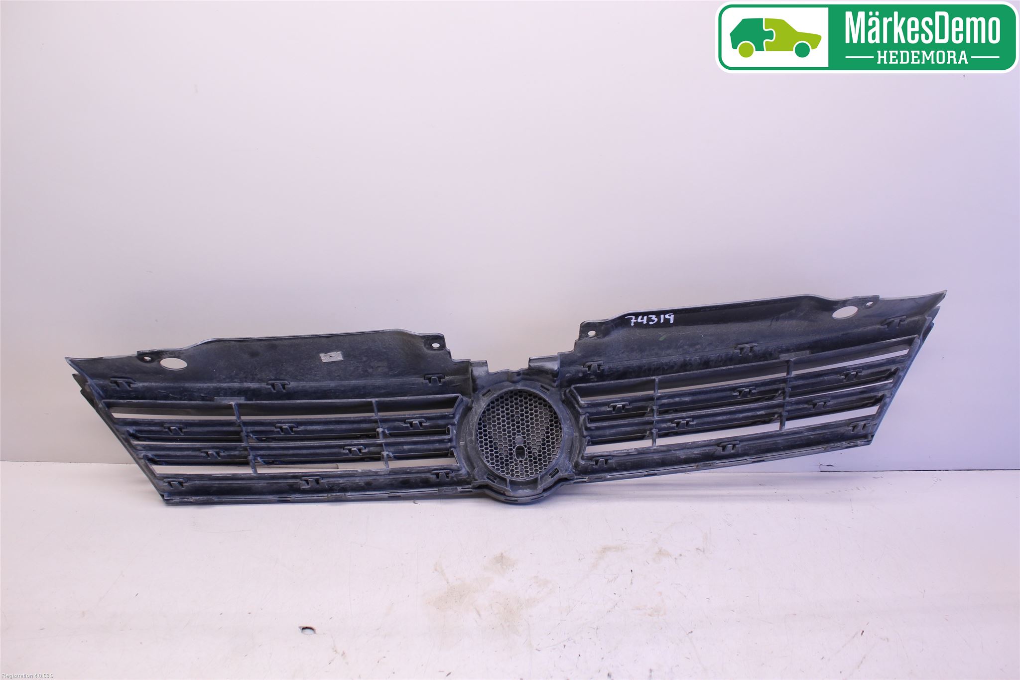 Volkswagen VW JETTA VI 11- Grill Komplett