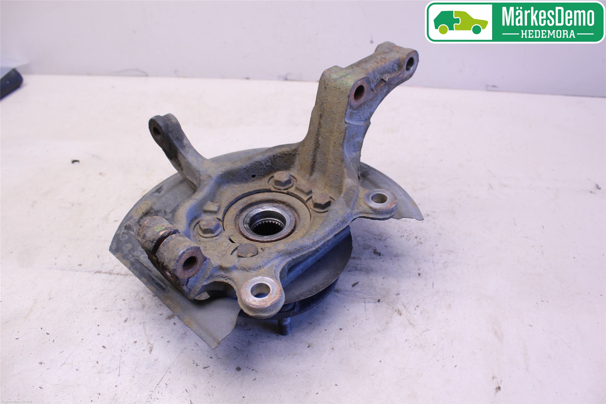 Nissan QASHQAI+2  10-14 Spindel Vf