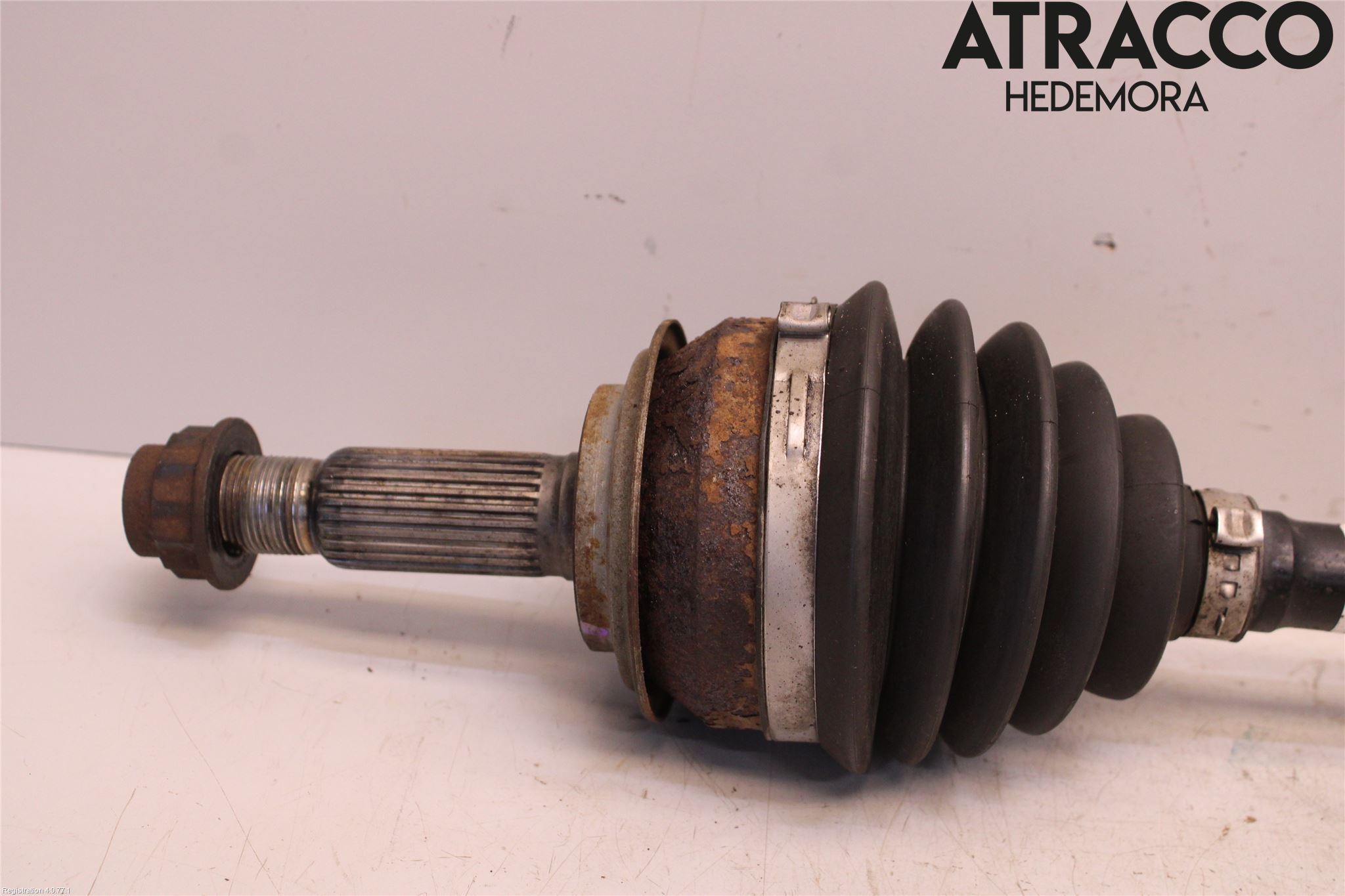 Toyota YARIS XP130 15-20 Drivaksel Foran Kompl Venstre
