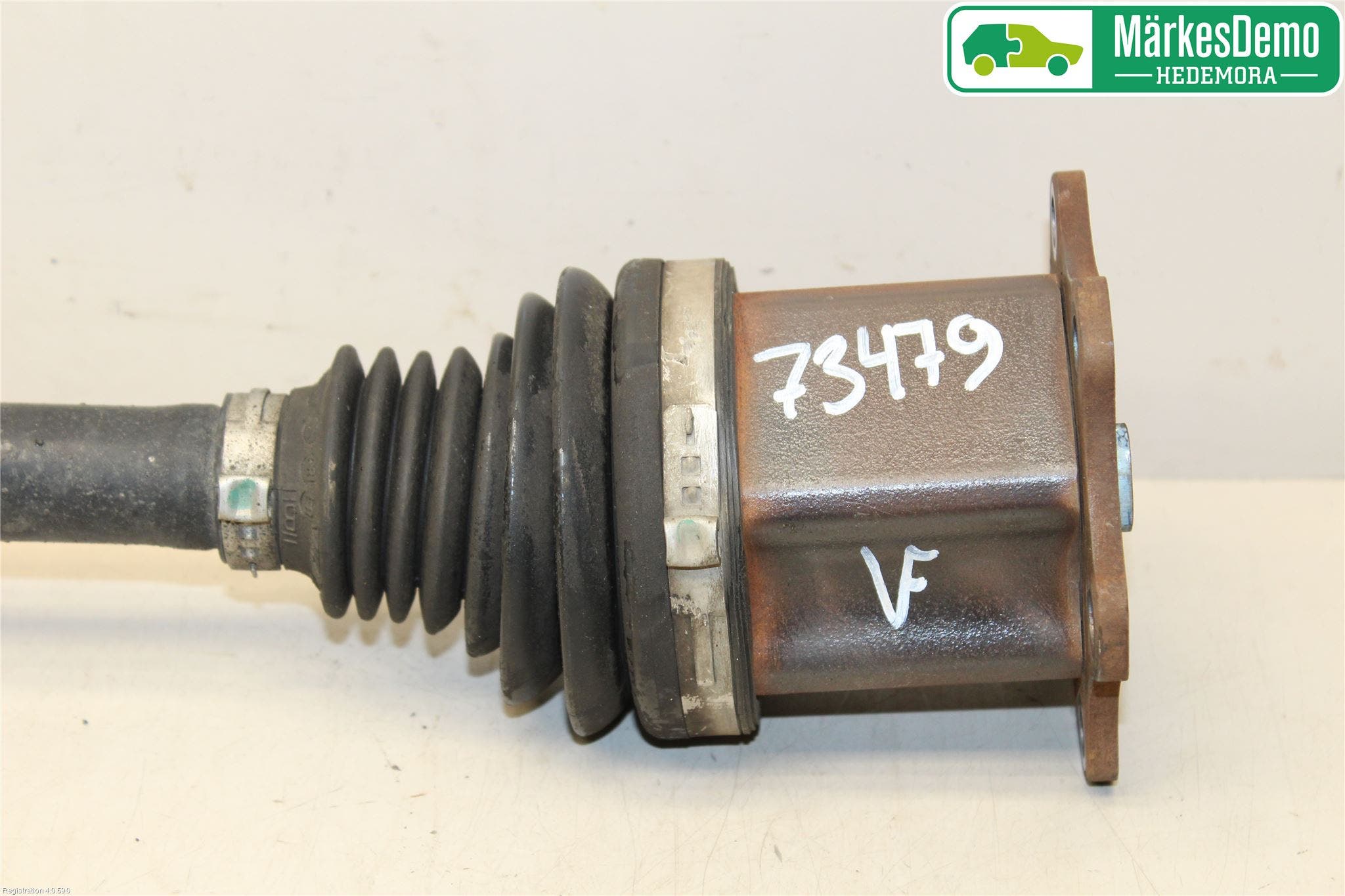 Volkswagen VW PASSAT 15-19 Drivaksel Foran Kompl Venstre