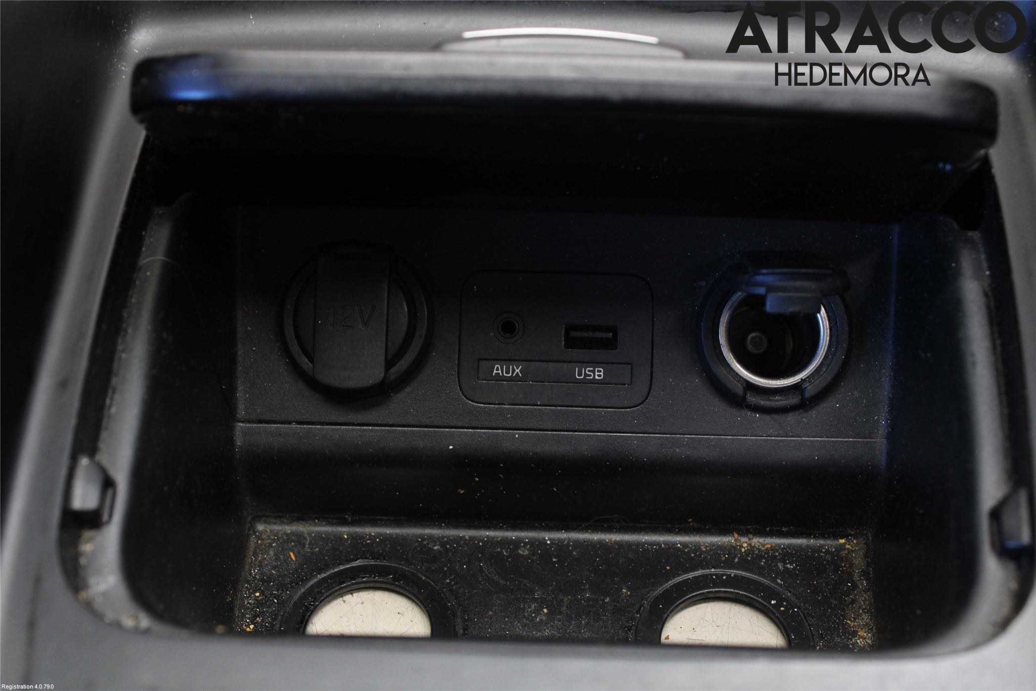 Kia CARENS III 13-19 Instrumentkonsoll Midt