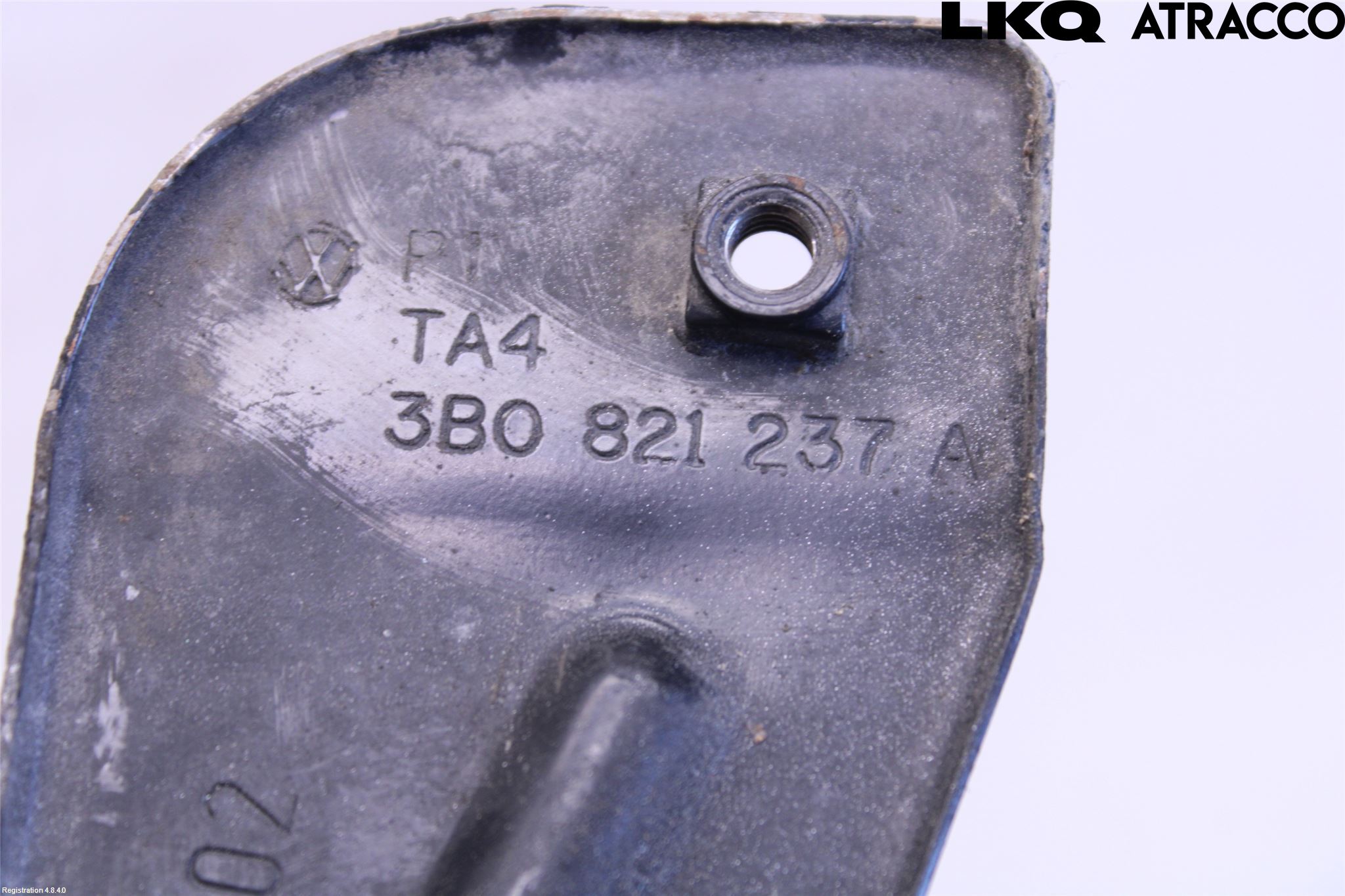 Volkswagen VW PASSAT 01-05 Frontskjermfeste Venstre