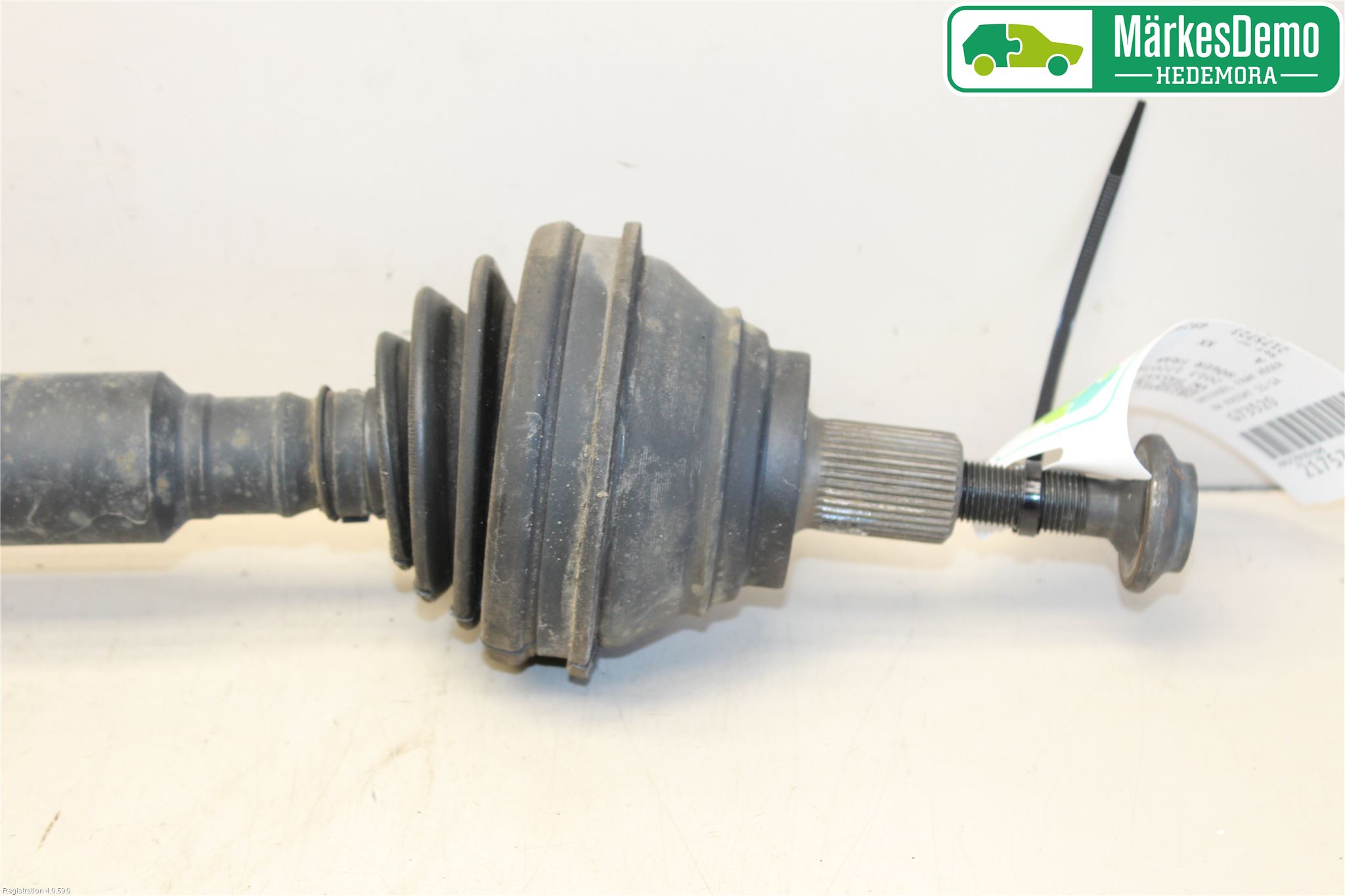 Volkswagen VW PASSAT 11-14 Drivaksel Foran Kompl Høyre