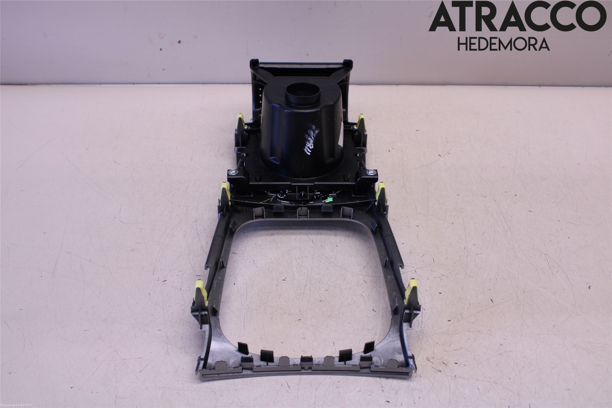 Toyota AVENSIS 09-15 Innr Koppholder