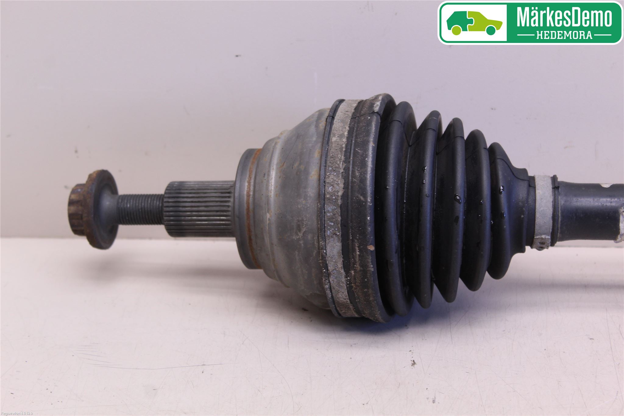 Volkswagen VW CADDY 11-15 Drivaksel Foran Kompl Venstre