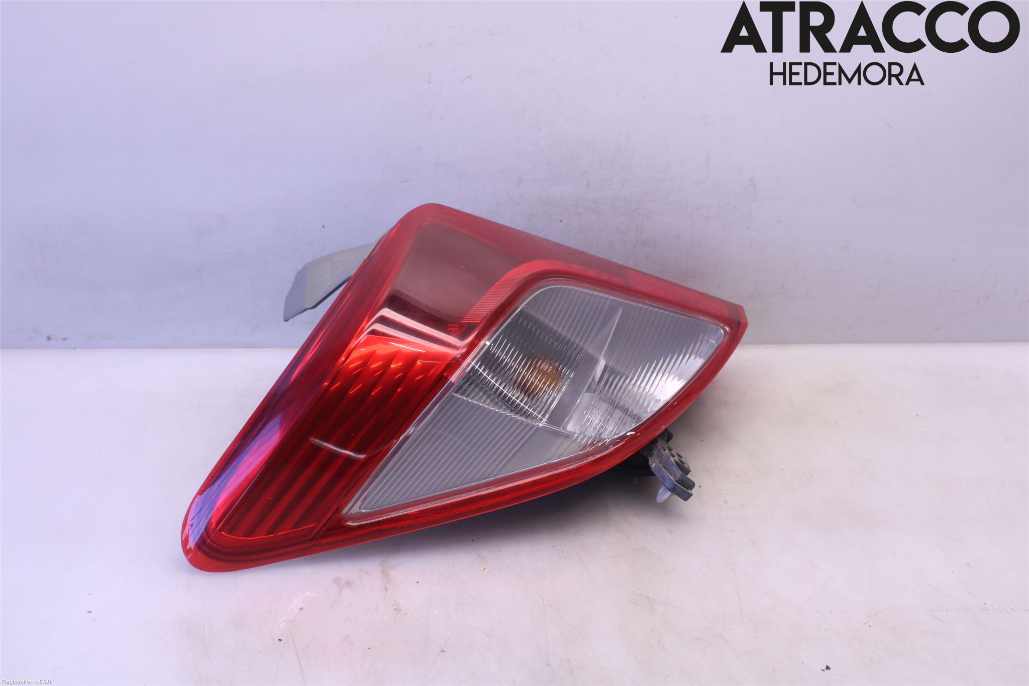 Toyota YARIS XP130 12-14 Baklykt Venstre