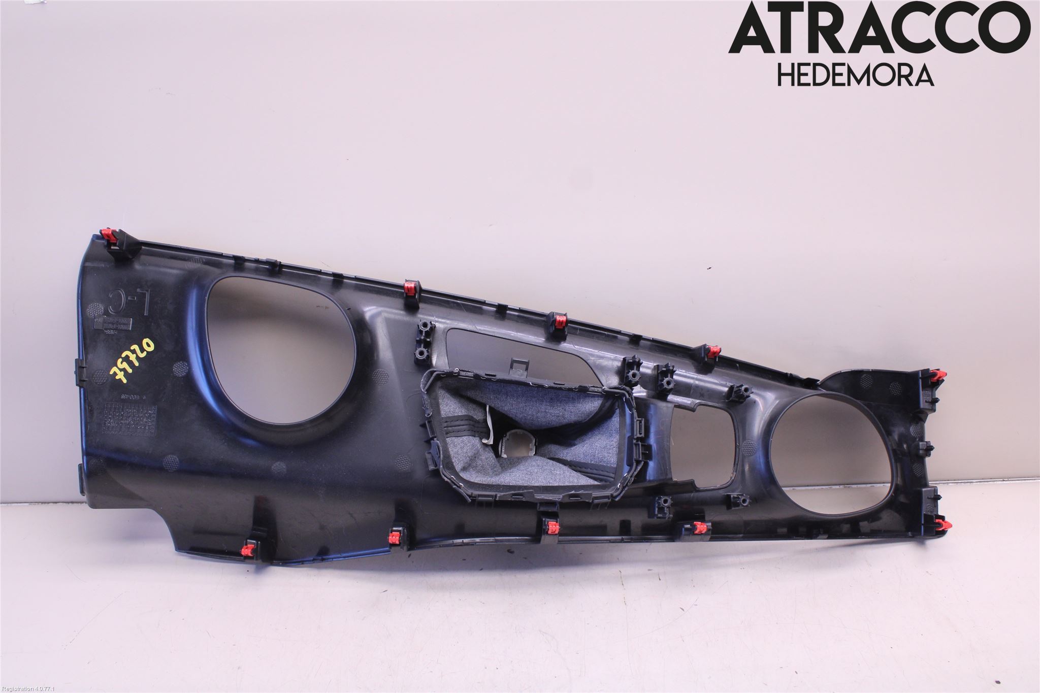 Toyota C-HR 16-23 Instrumentkonsoll Midt