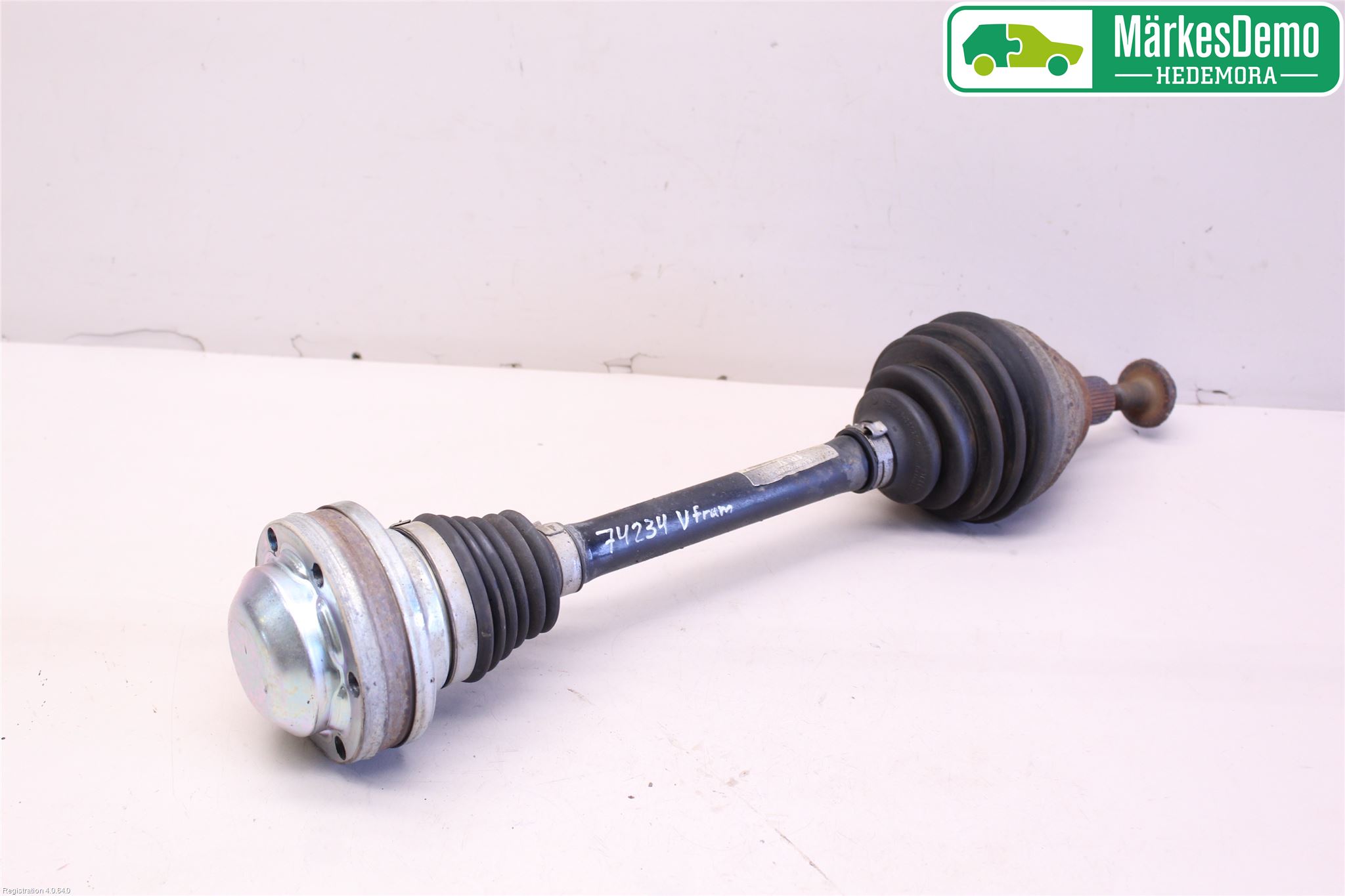Volkswagen VW CADDY      04-10 Drivaksel Foran Kompl Venstre