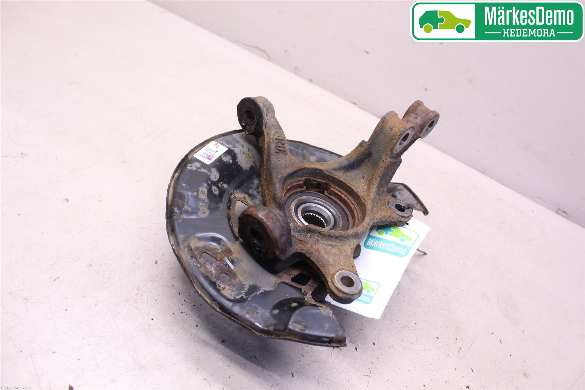 Toyota YARIS XP130 12-14 Spindel Vf