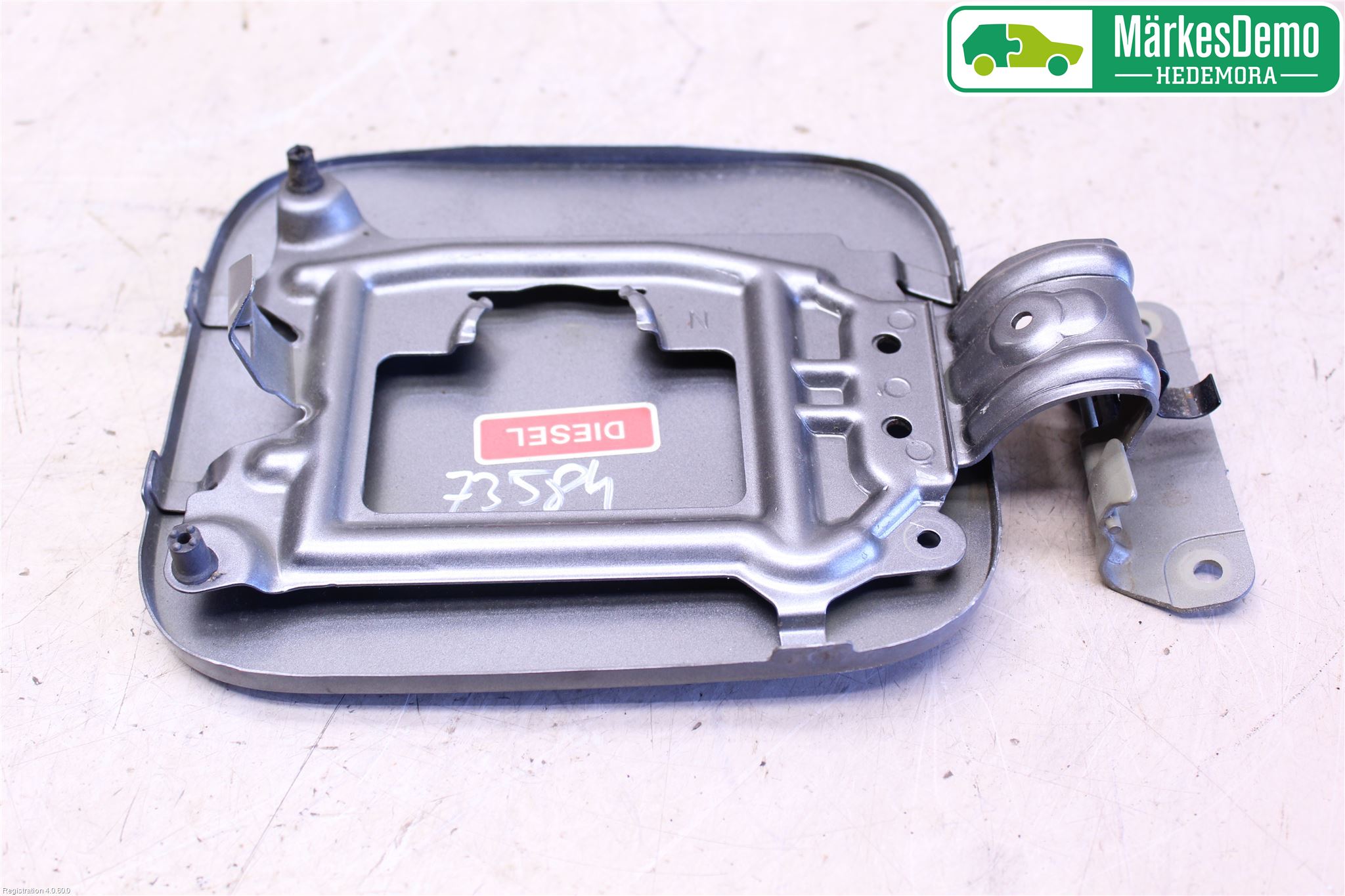 Nissan QASHQAI+2  10-14 Drivstoff Tankluke