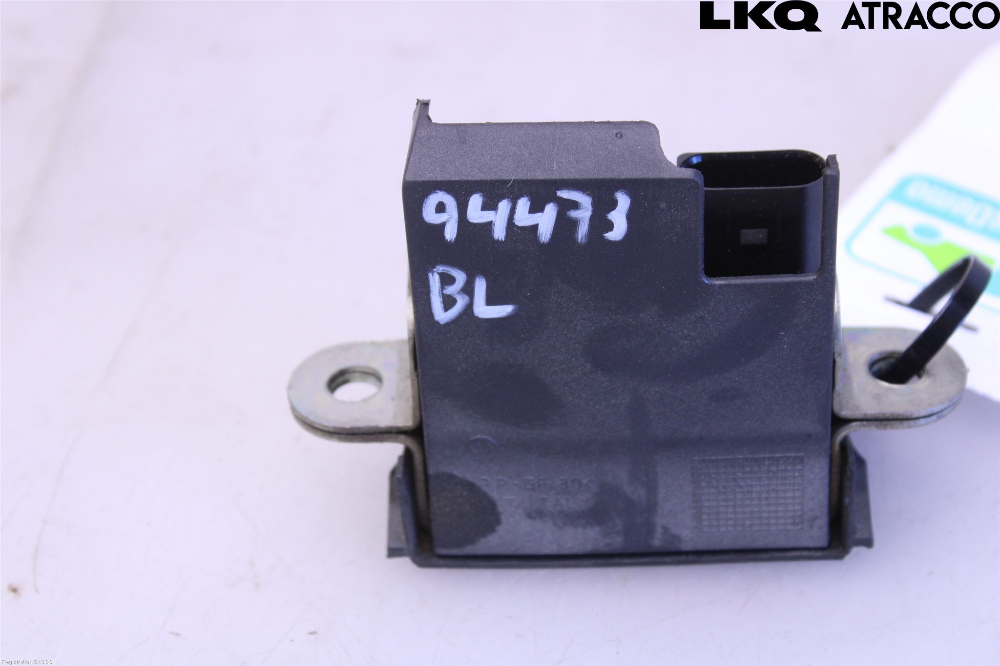 Volkswagen VW PASSAT 11-14 Bakluke-Lokk Låsekasse