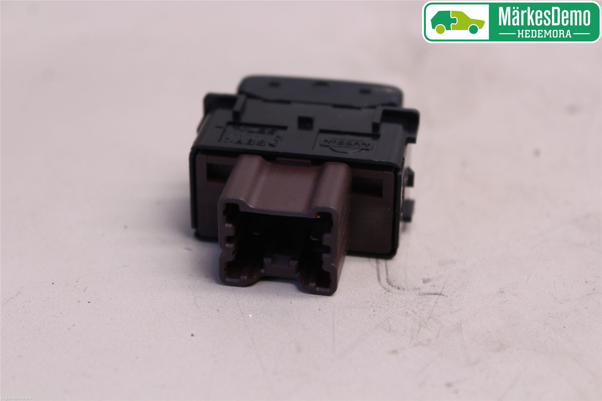 Nissan JUKE 10-14 Bryter Varmesete