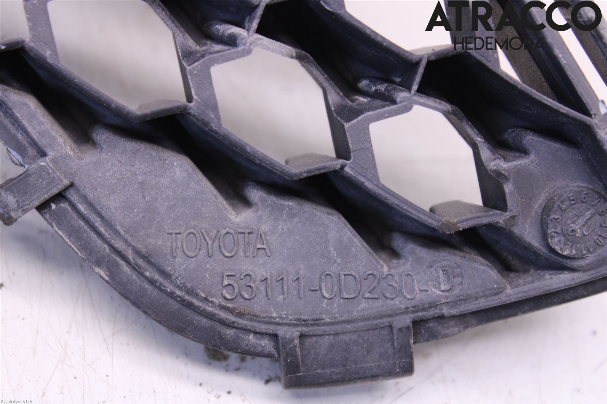 Toyota YARIS XP90 06-11 Grill Komplett