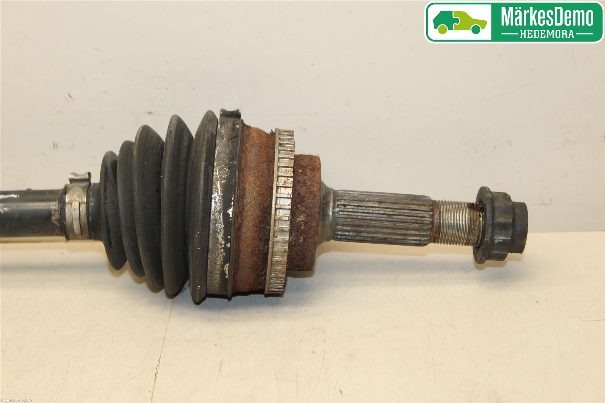 Toyota YARIS P1 03-05 Drivaksel Foran Kompl Venstre