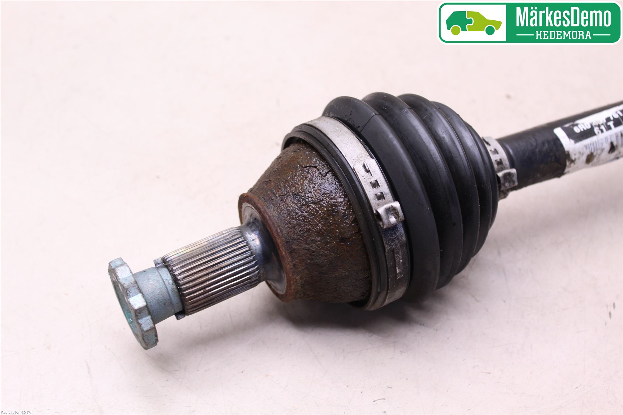 Volkswagen VW POLO 10-17 Drivaksel Foran Kompl Venstre
