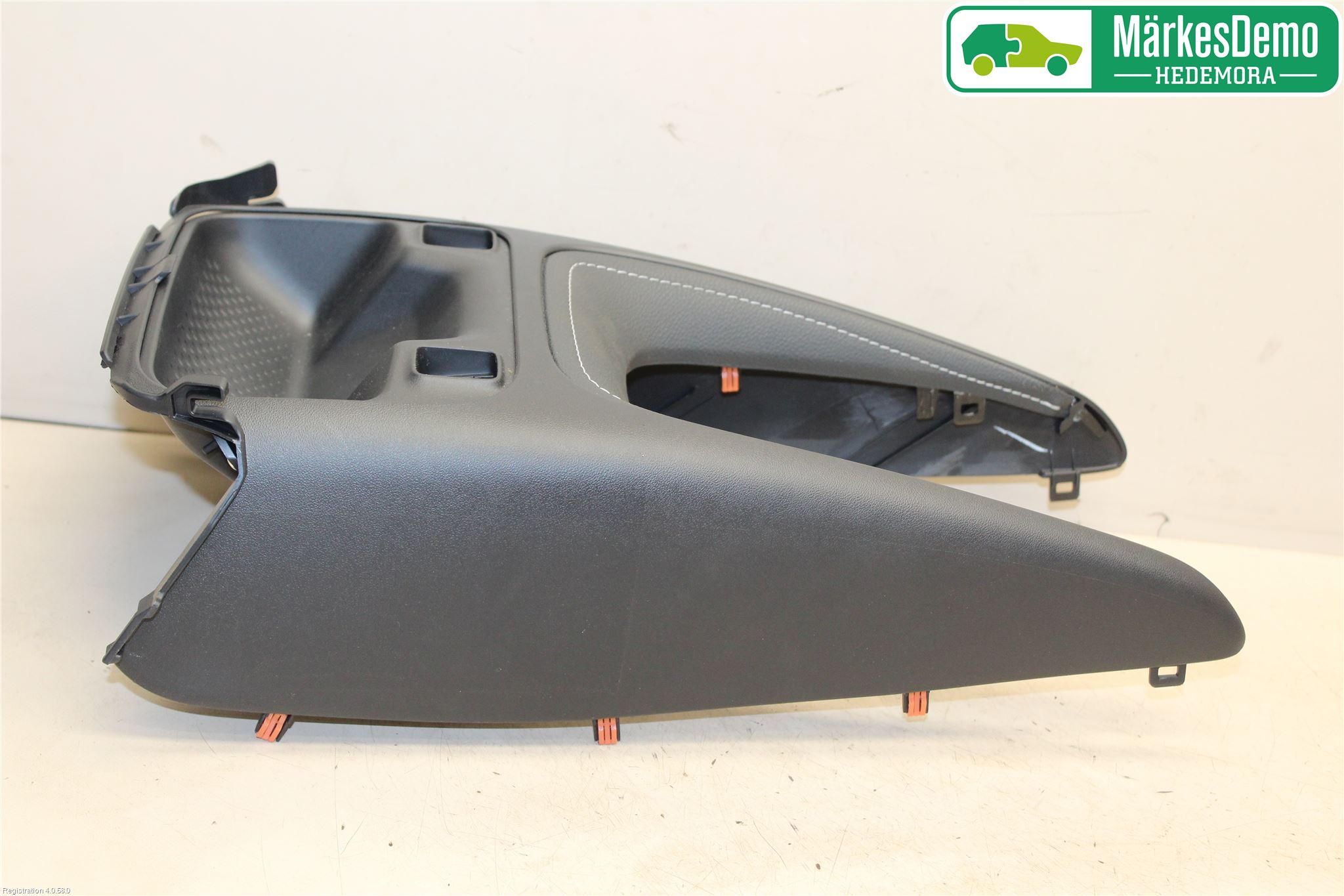 Toyota COROLLA 19- Instrumentkonsoll Midt