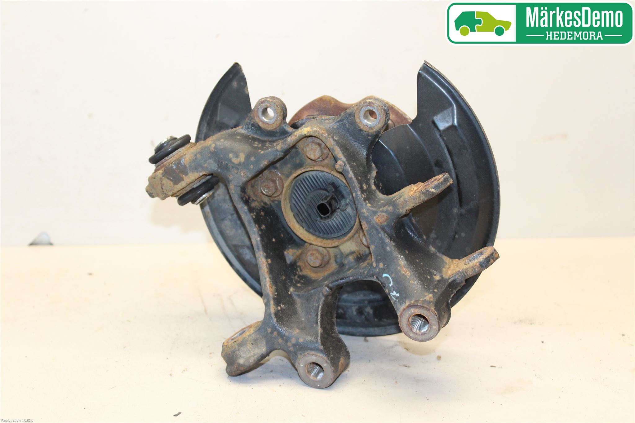 Toyota AURIS 13-19 Spindel Vb