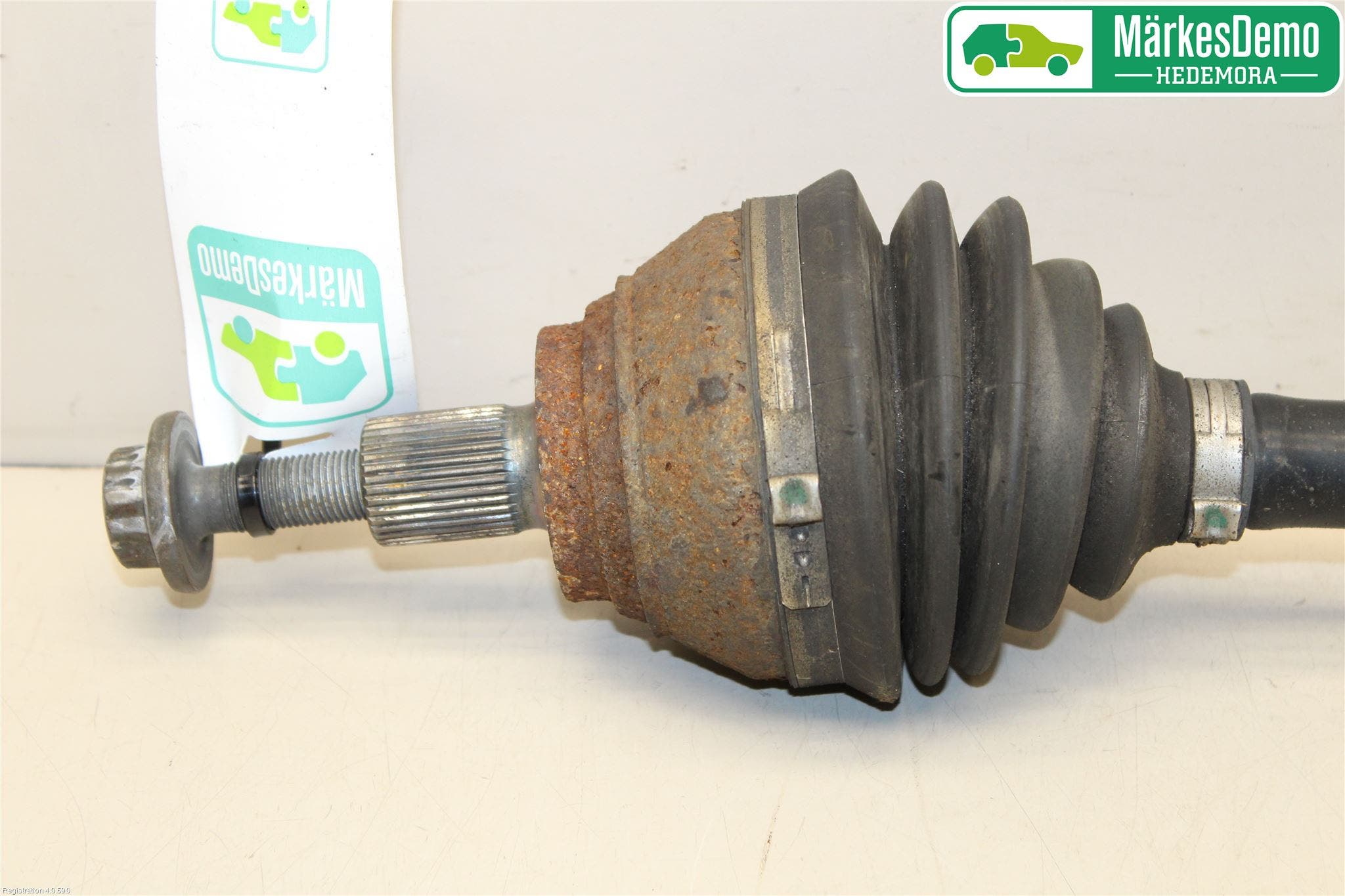 Volkswagen VW PASSAT 15-19 Drivaksel Foran Kompl Venstre