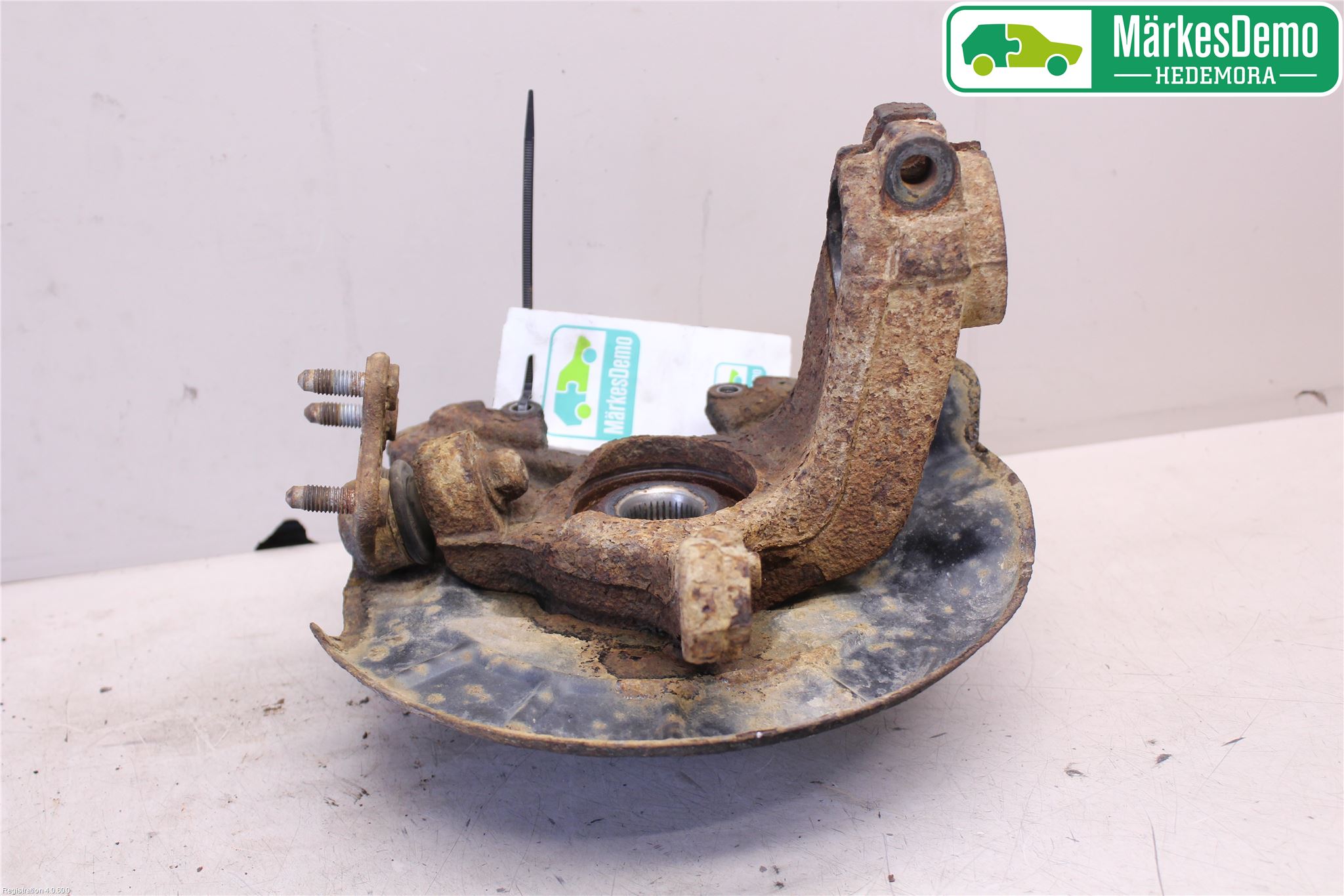 Volkswagen VW POLO 10-17 Spindel Hf