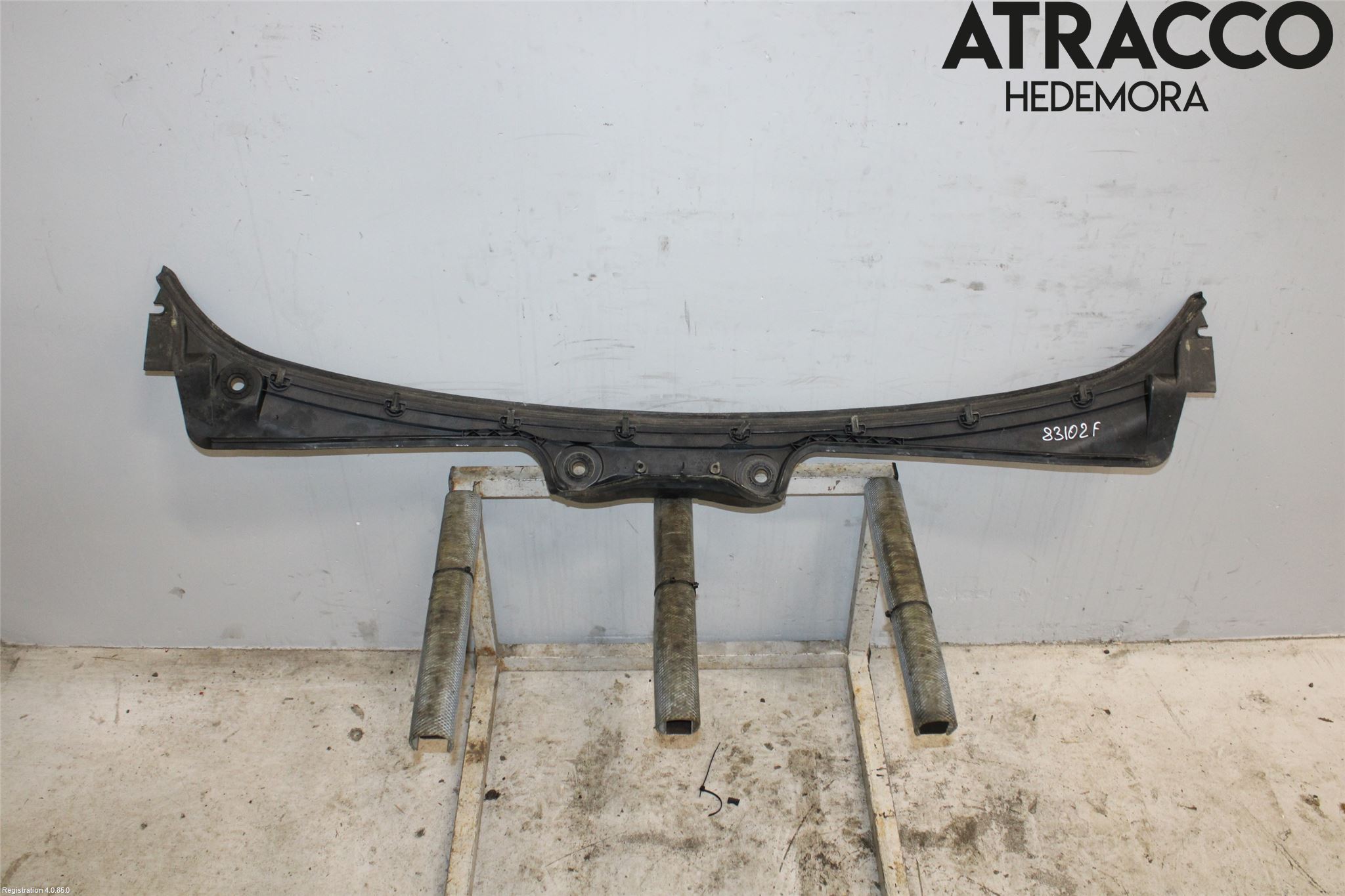 BMW 5 E60/61 Sed/Tou 02-10 Visker Deksel-Grill-Under Frr