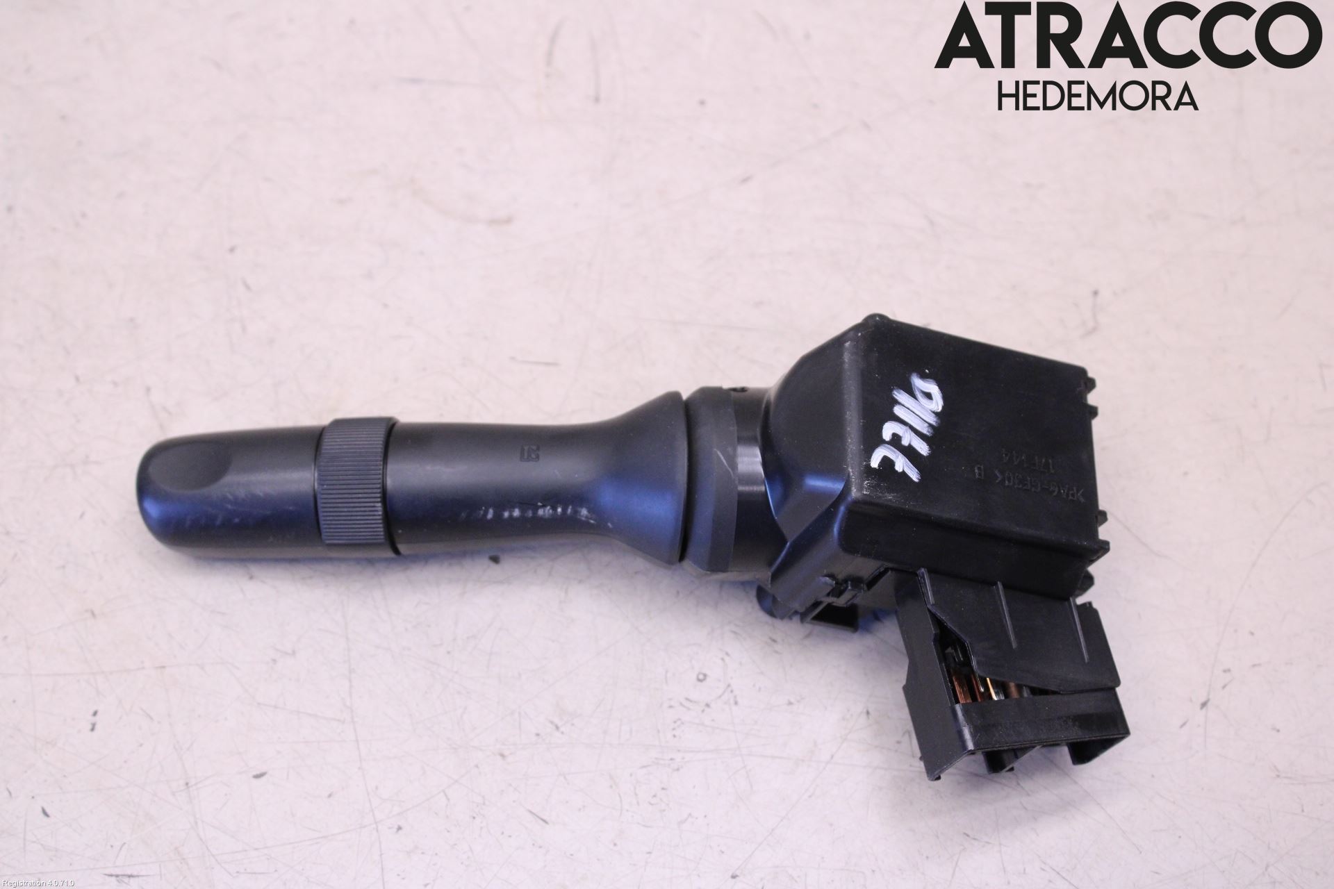 Toyota AVENSIS 16-18 Bryter Ratt Visker - Spyler