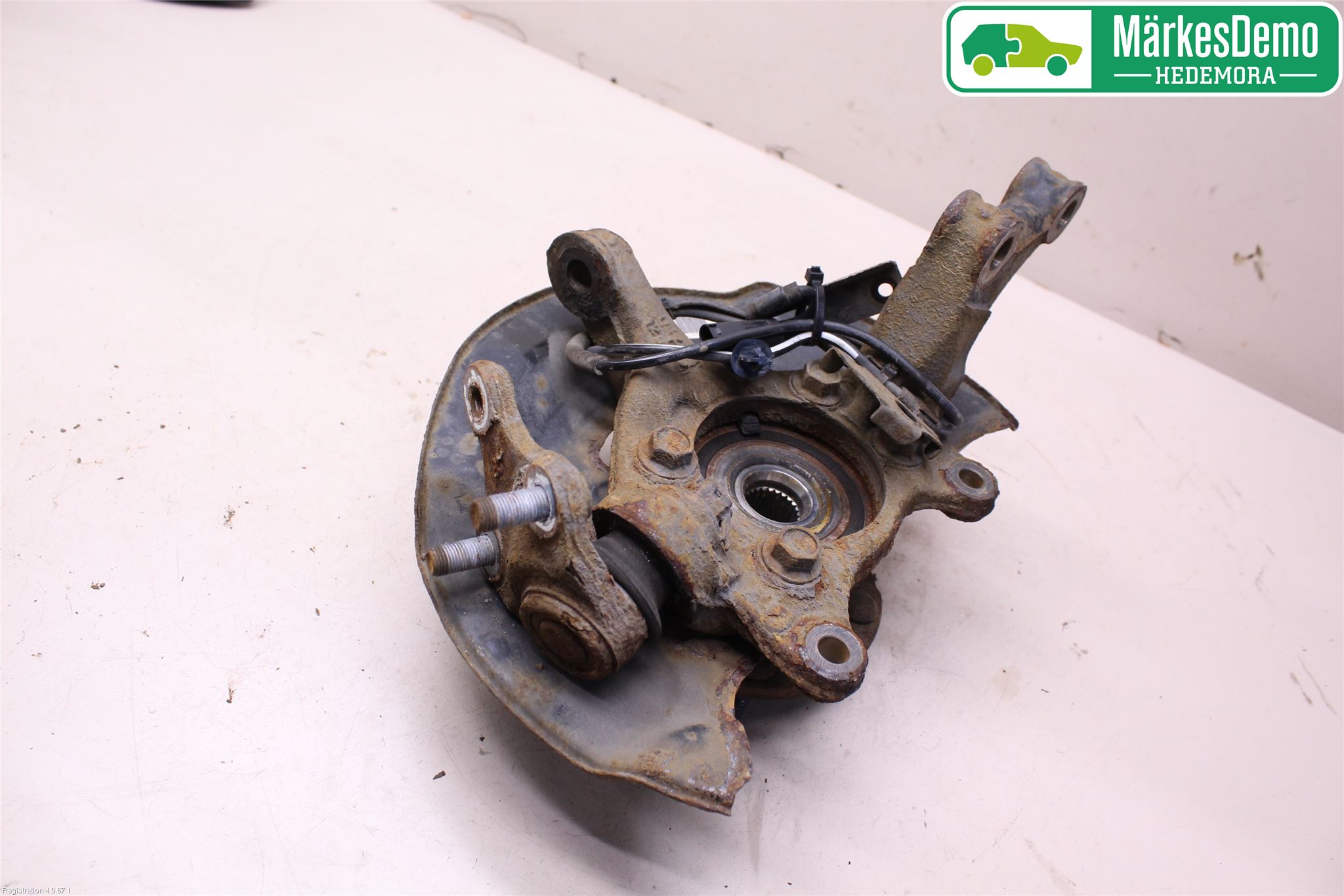Toyota AURIS 13-19 Spindel Vf