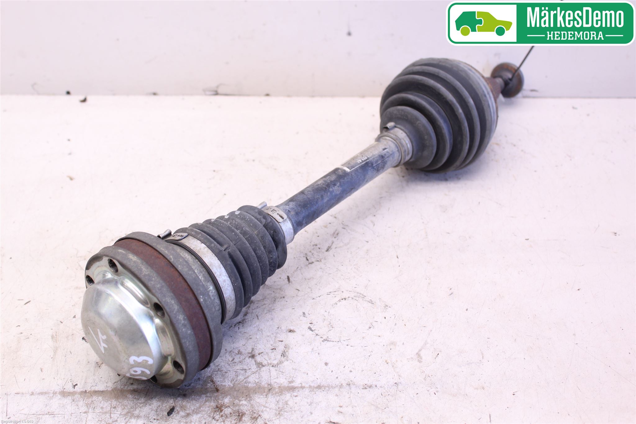Volkswagen VW PASSAT 05-11 Drivaksel Foran Kompl Venstre