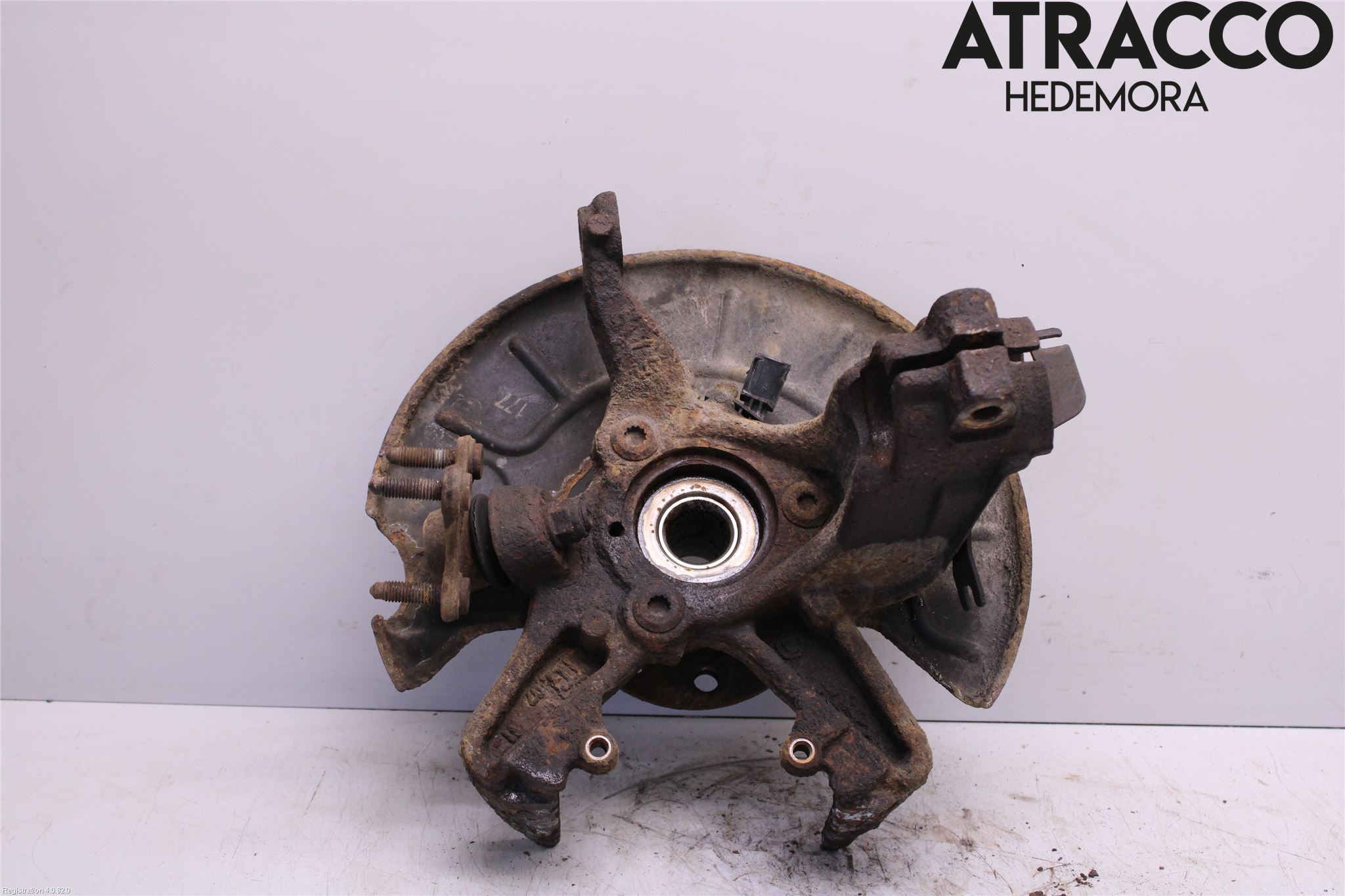 Volkswagen VW CADDY      04-10 Spindel Vf