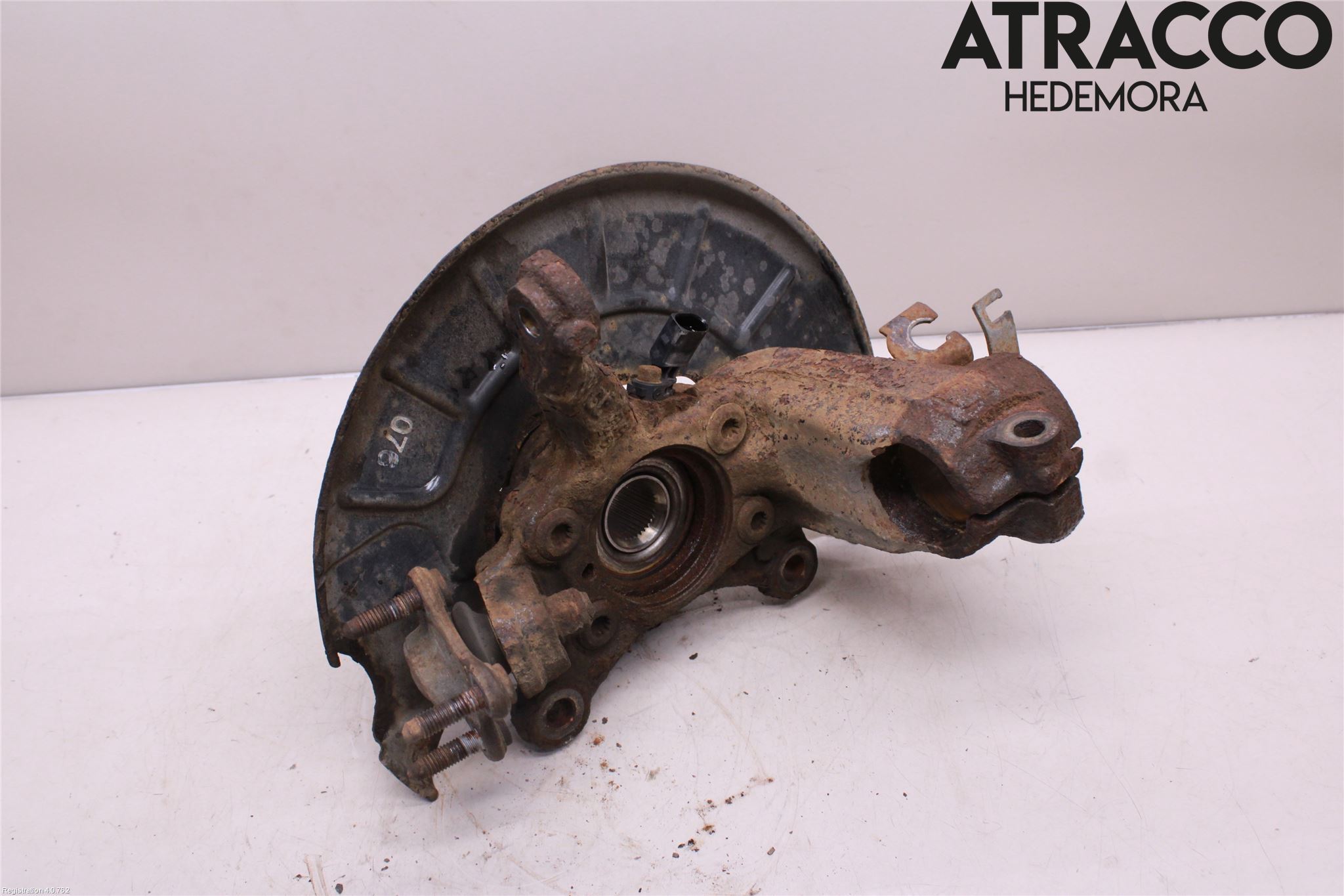 Volkswagen VW TOURAN 10-15 Spindel Vf