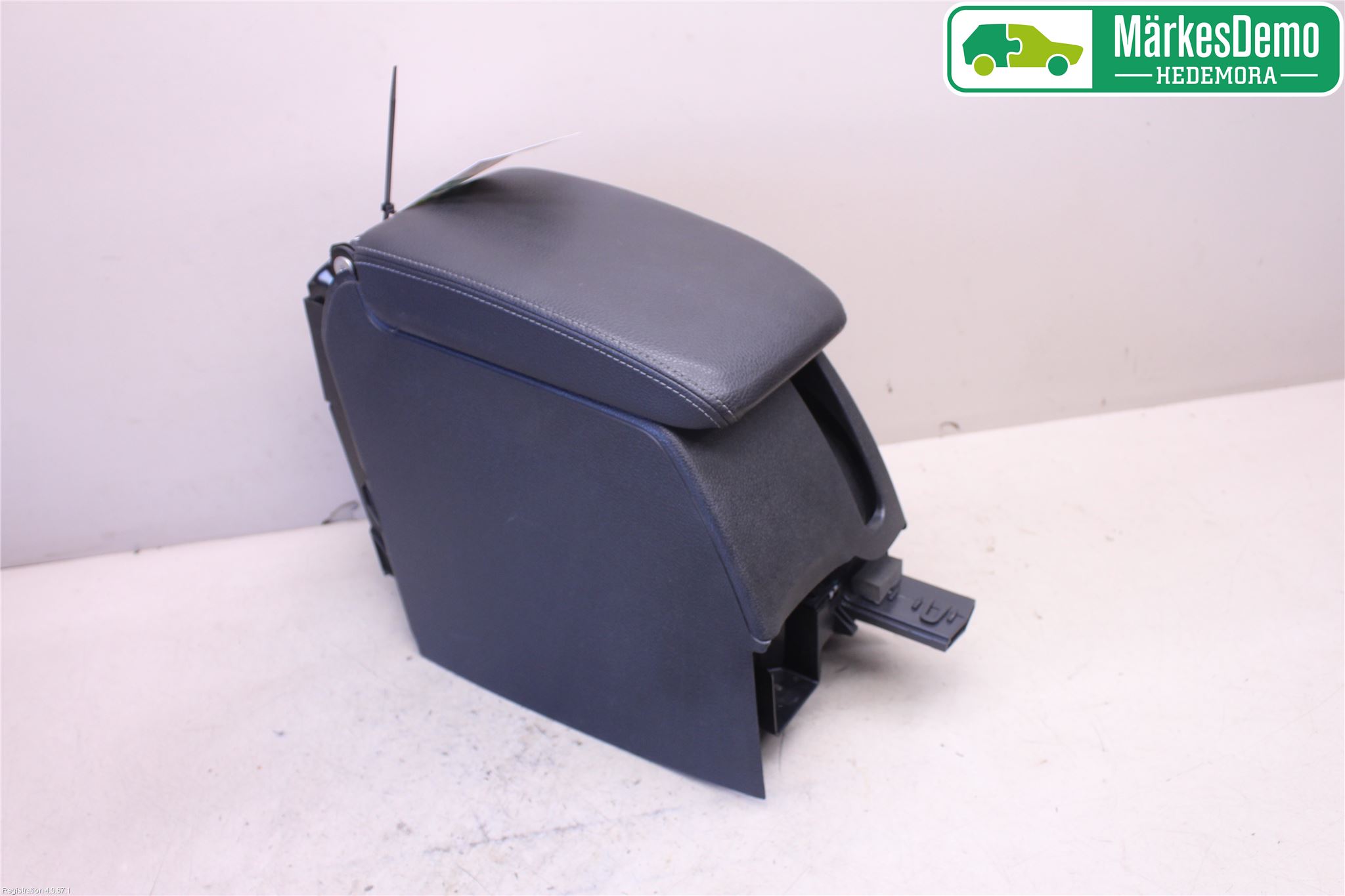 Volkswagen VW SCIROCCO 09-17 Innr Armlene