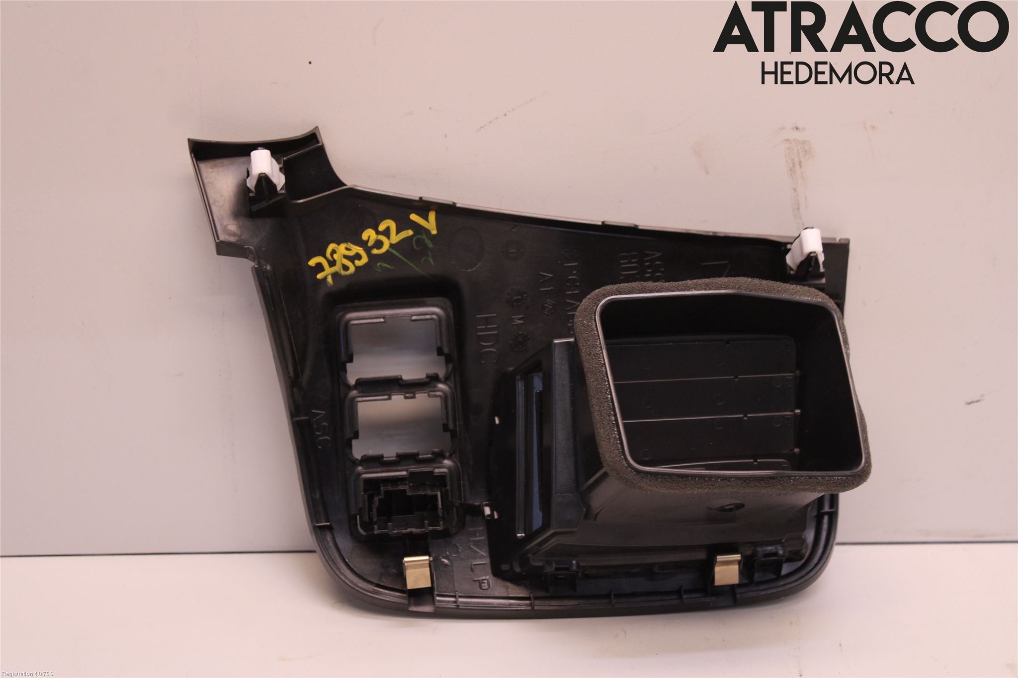 Mitsubishi OUTLANDER 13-21 Dashbord Kanal - Dyse